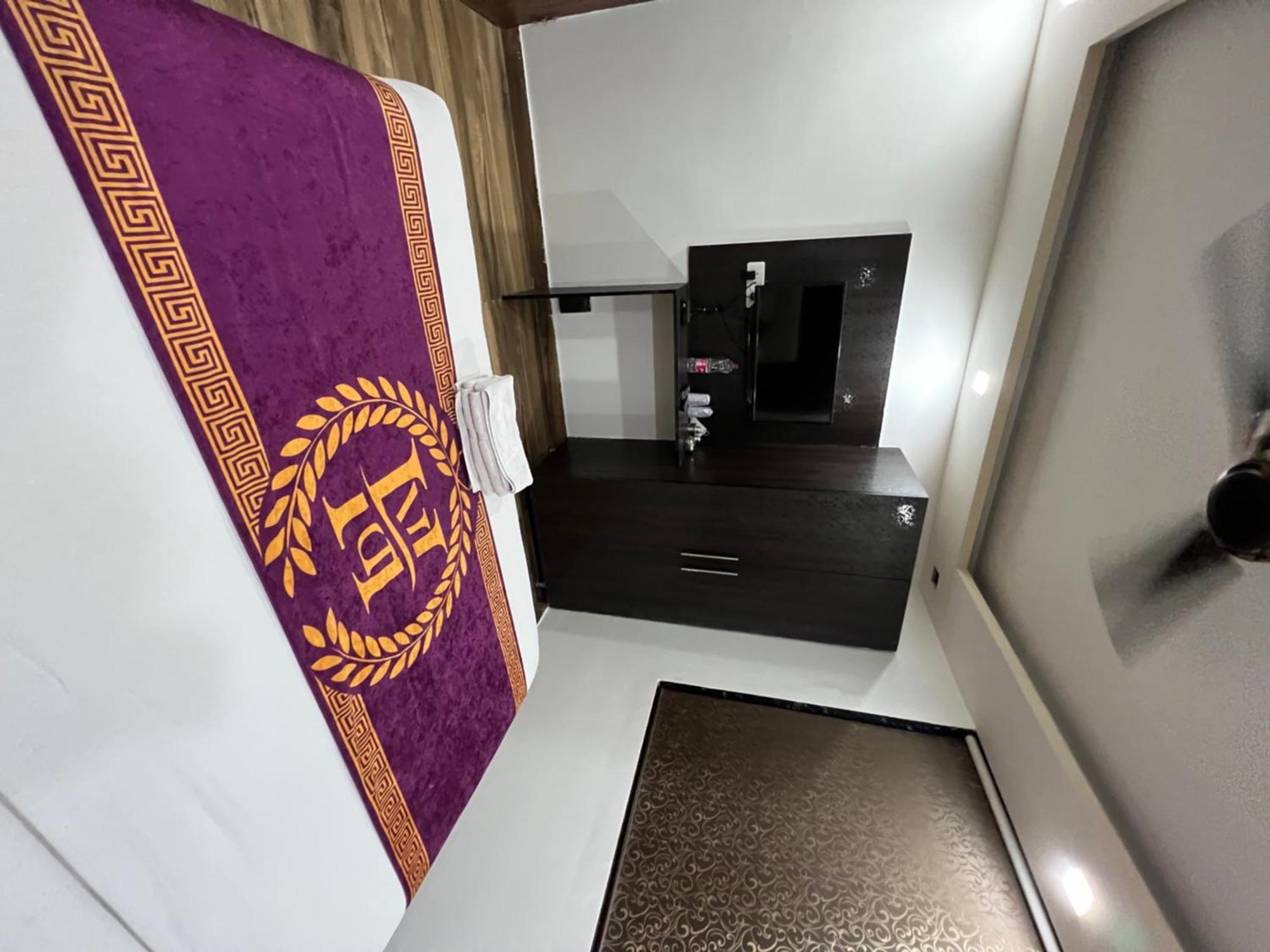 Royal Igi Hotel New Delhi
