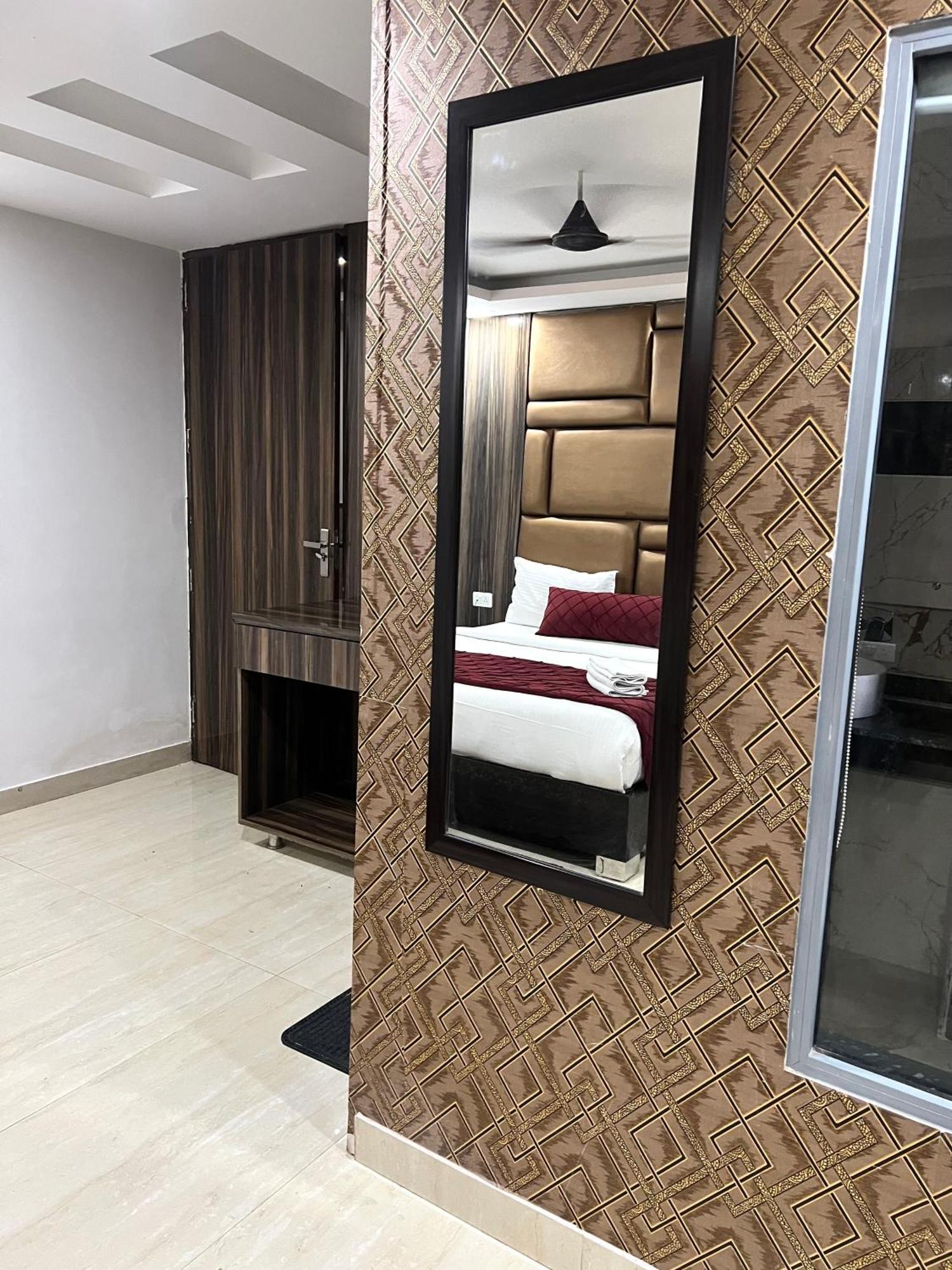 Hotel Royal Igi New Delhi