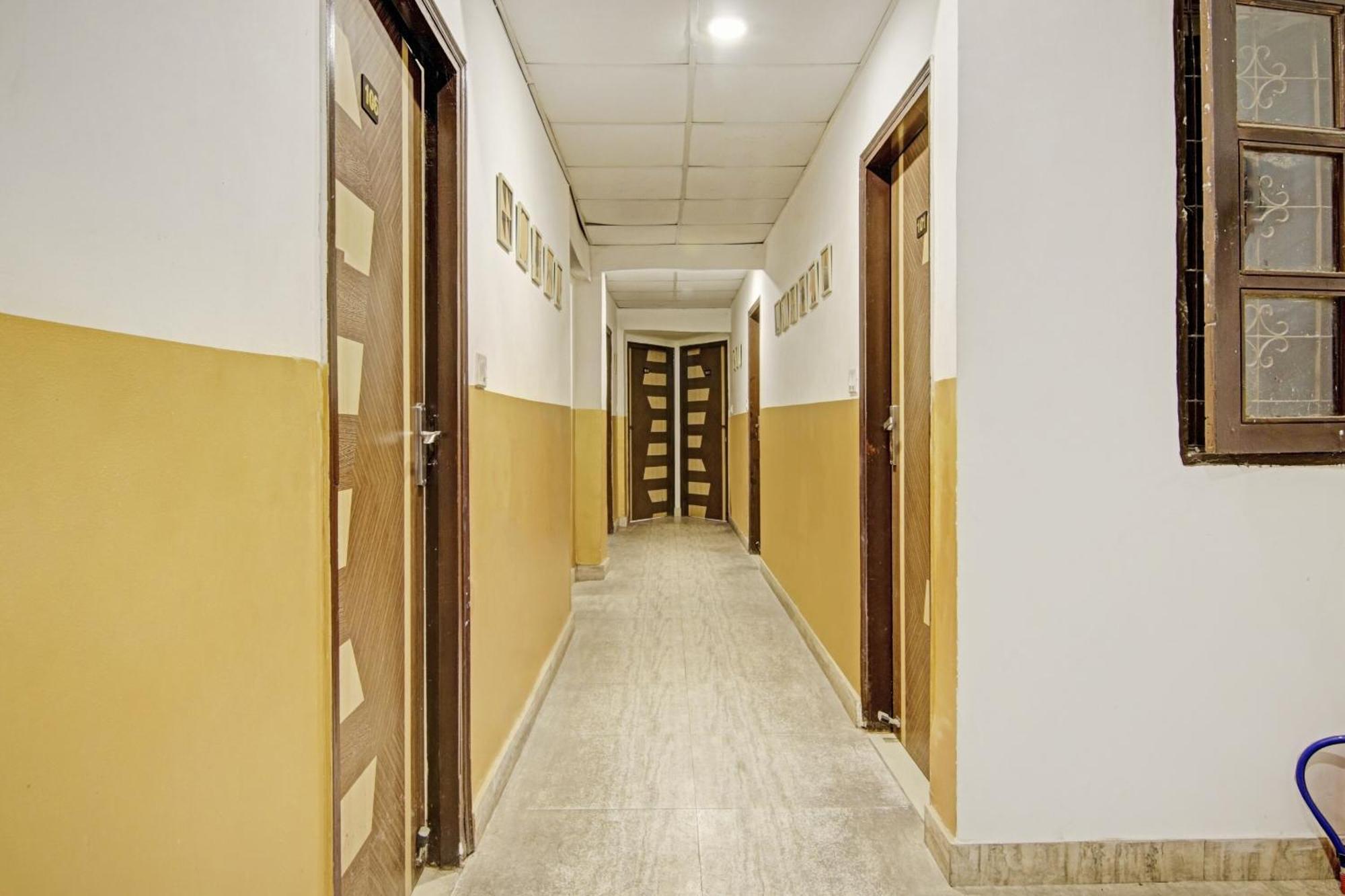 Hotel O The Premium New Delhi