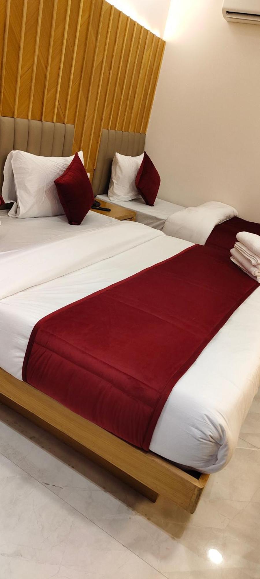 Express Hotel *