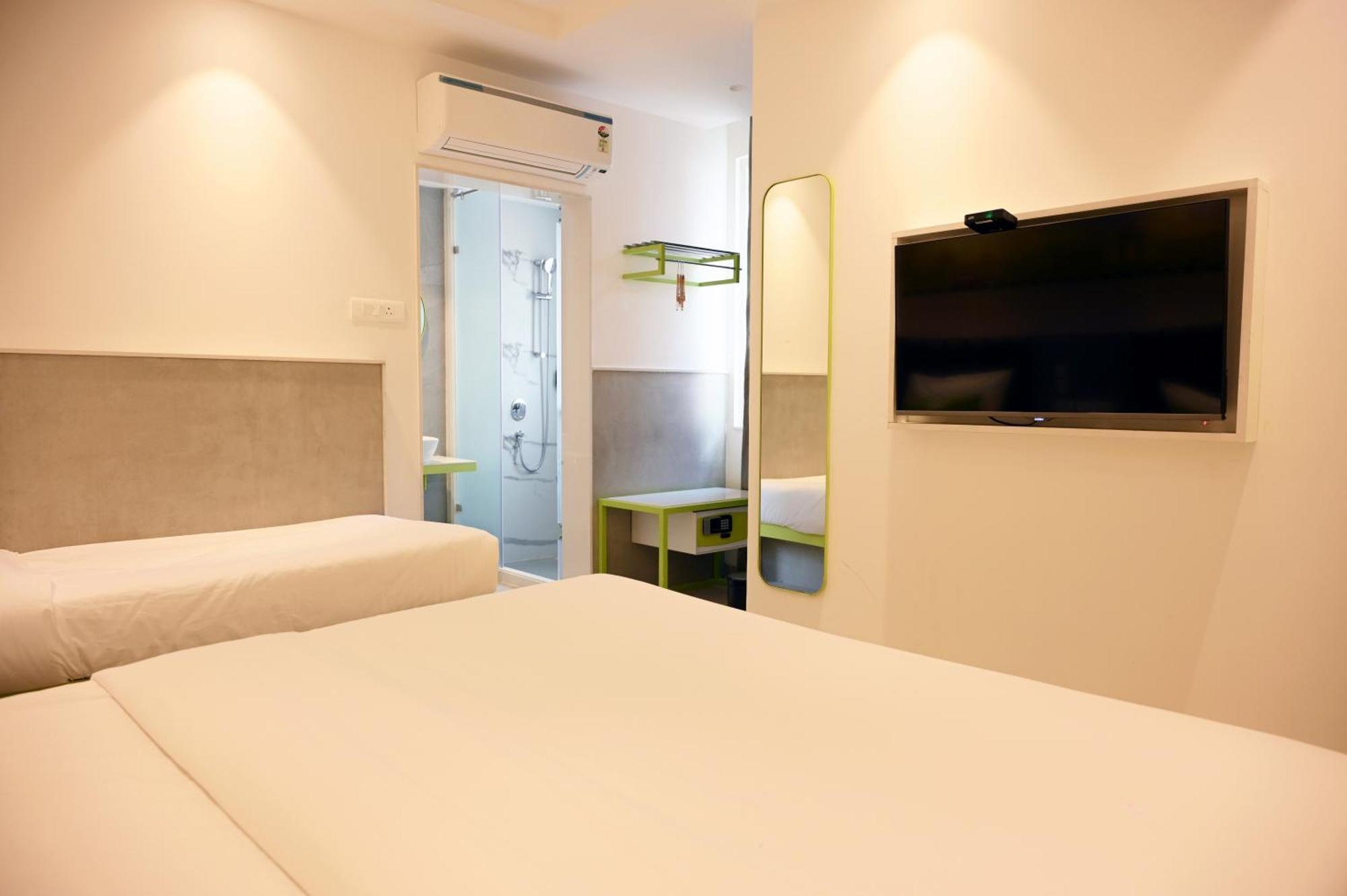 Le Roi Express Karol Bagh Hotel