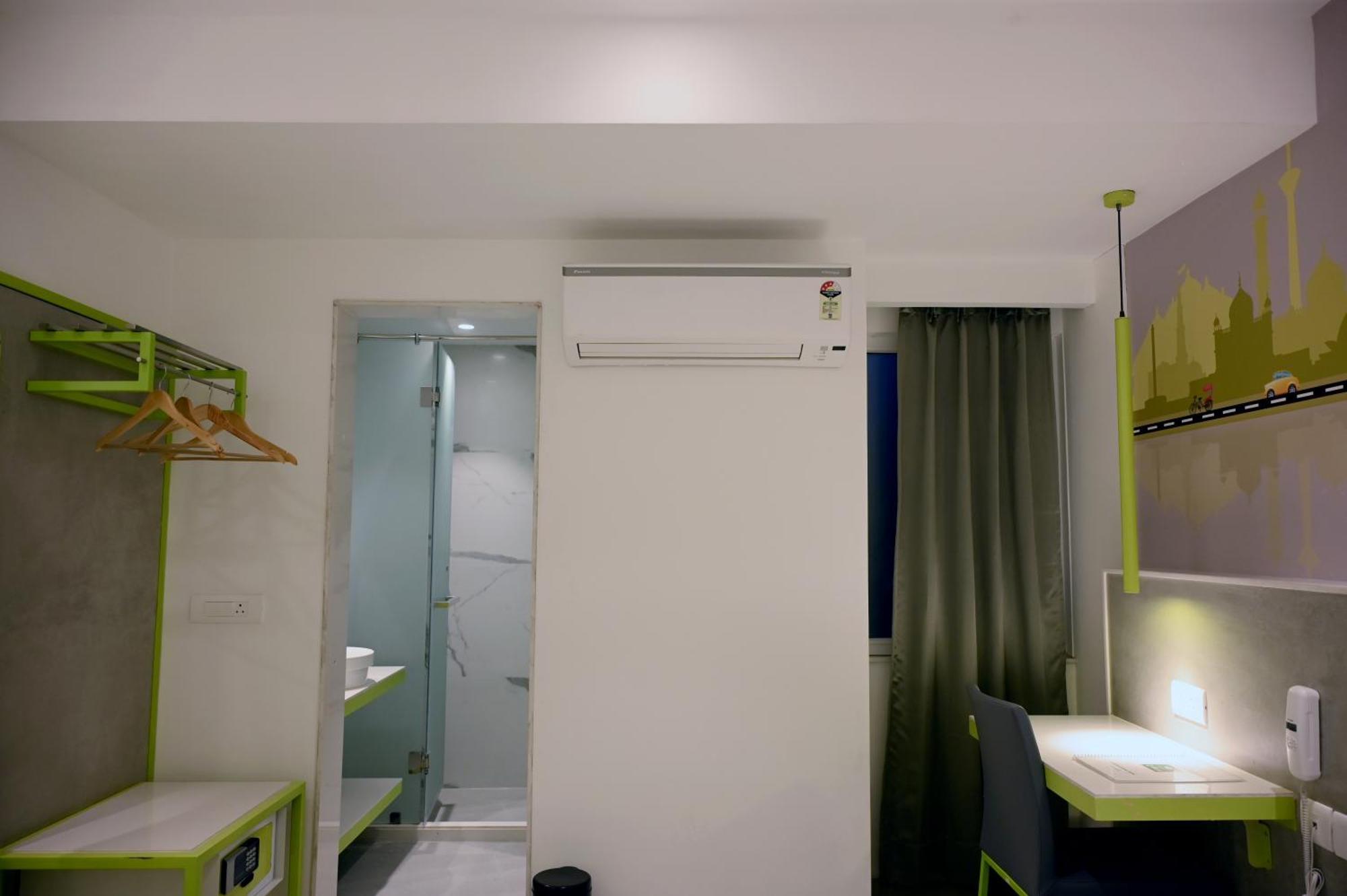 Le Roi Express Karol Bagh Hotel 3*