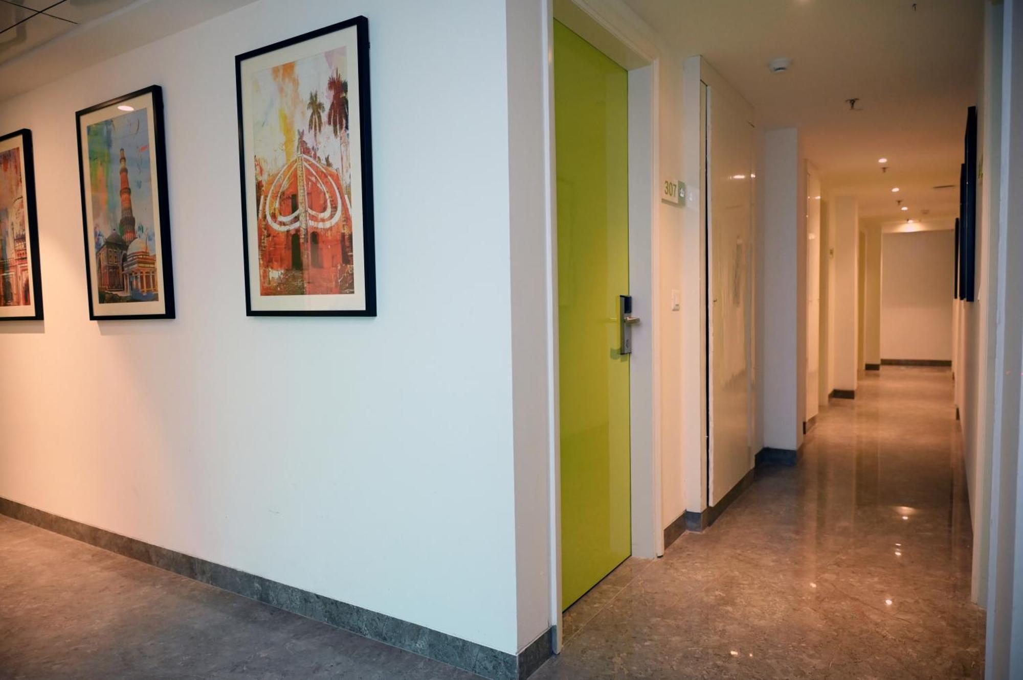 Hotel Le Roi Express Karol Bagh 3*