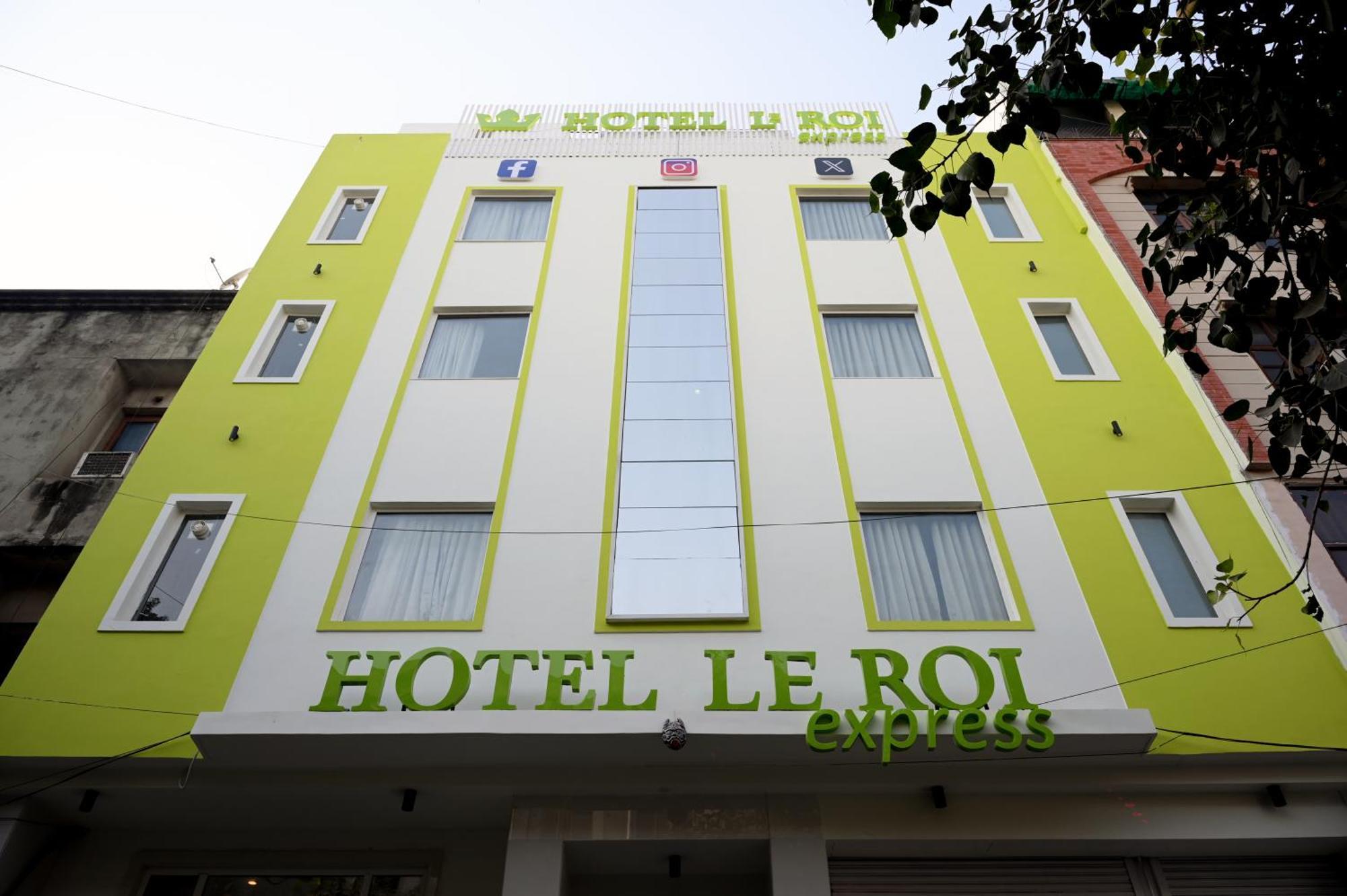 Hotel Le Roi Express Karol Bagh 3*