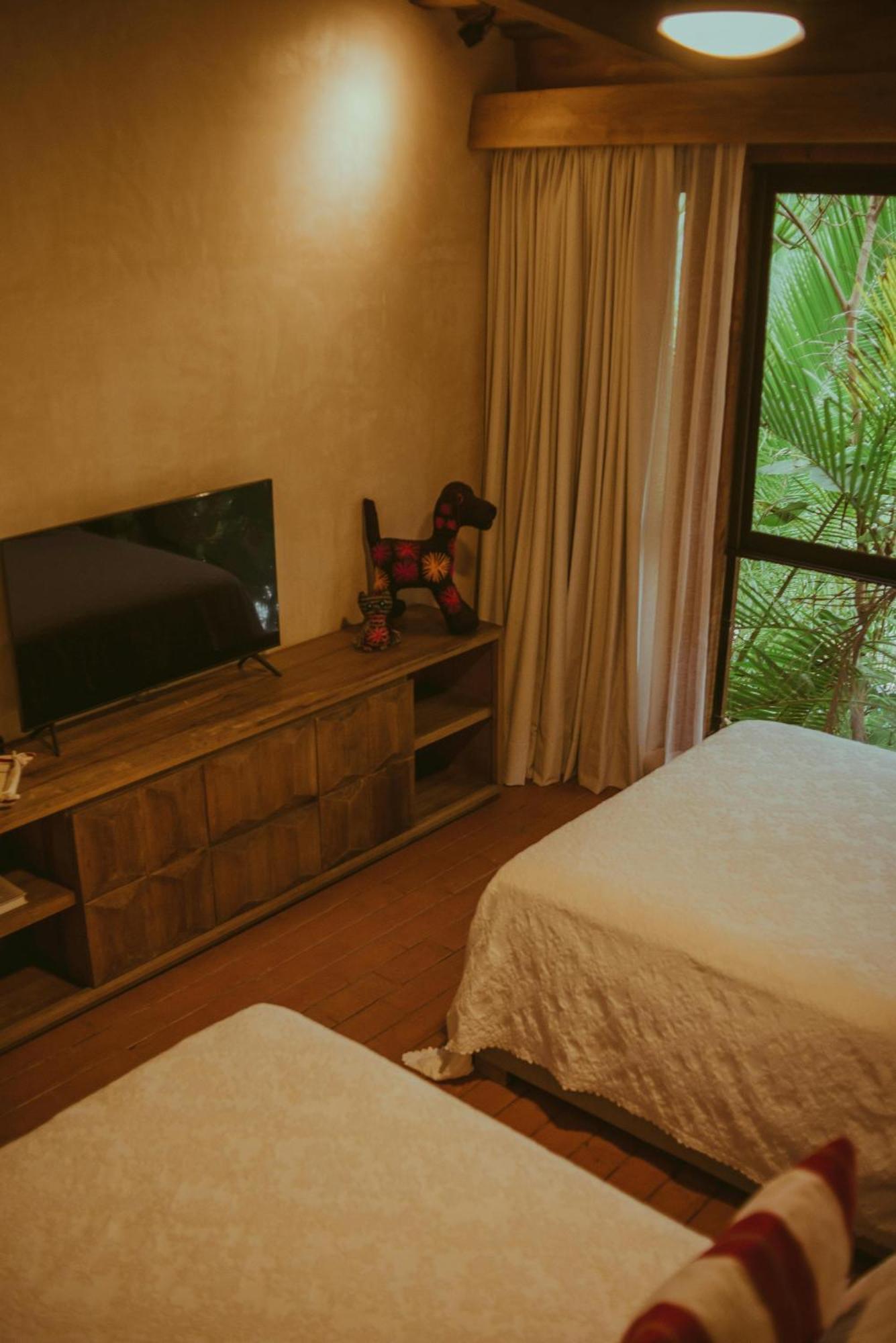 Hotel Ox Ambs Inn- Delhi Airport 4*