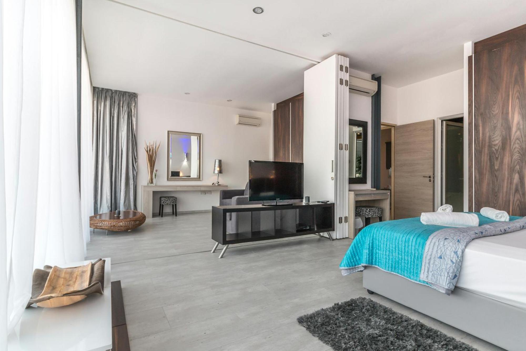 Tela International Near Delhi Igi Airport 4*