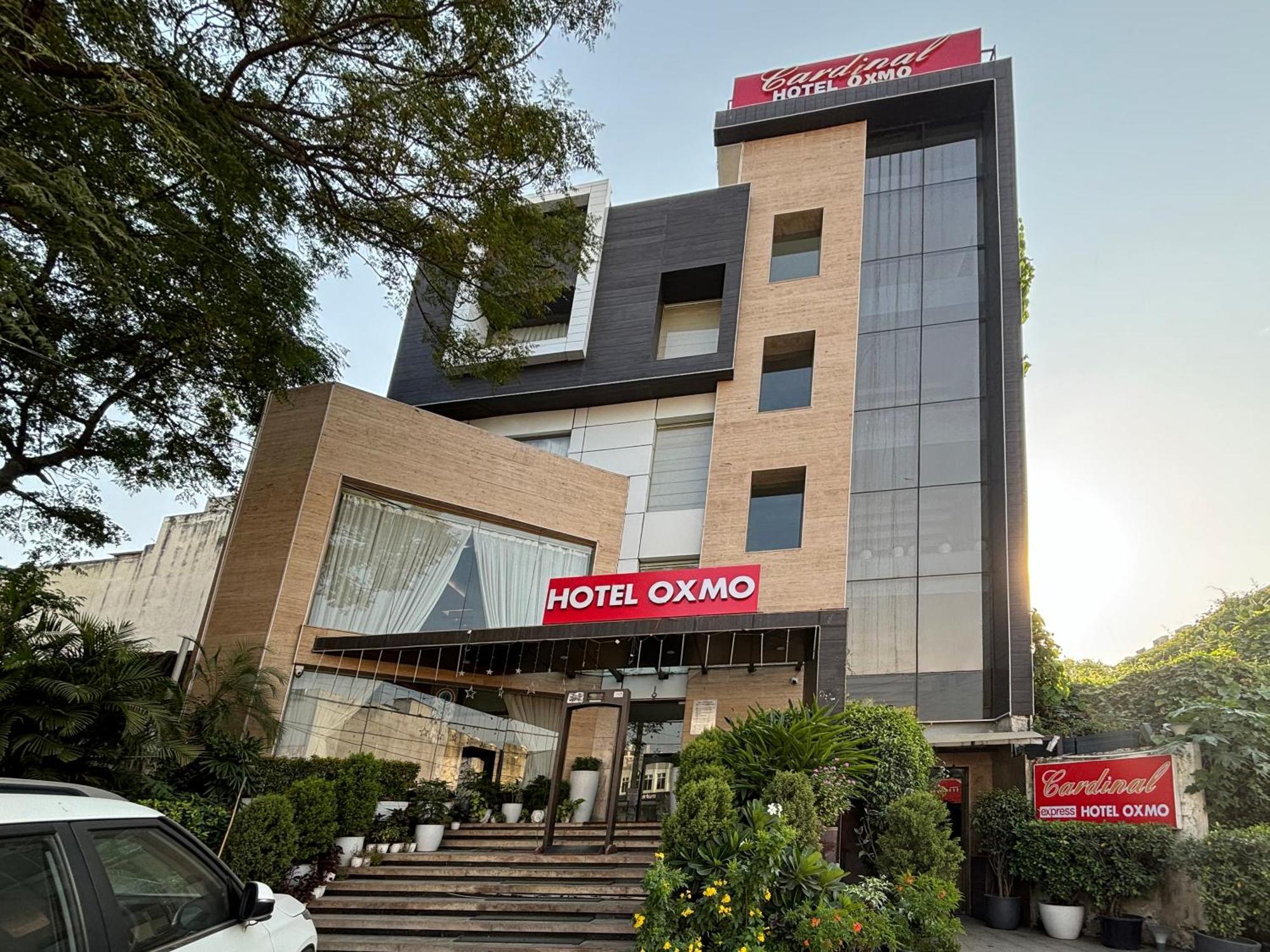 Cardinal Express Oxmo Igi Airport Delhi 4*
