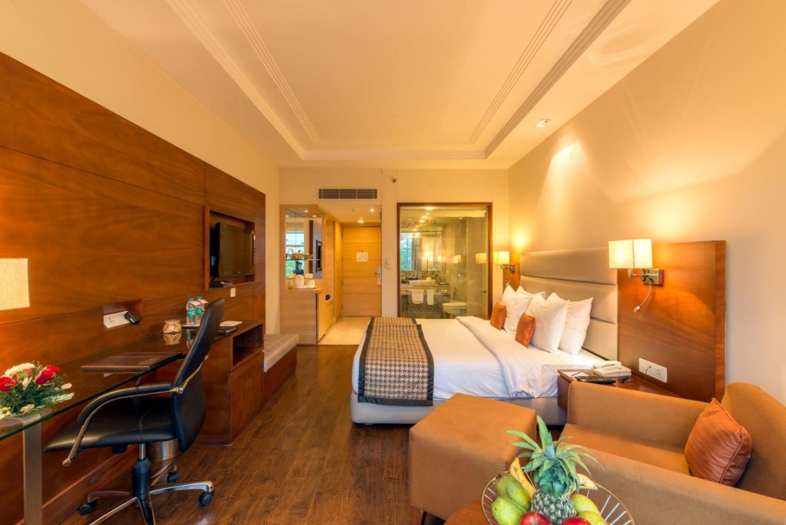 De Atlantes Near Delhi Airport New Delhi