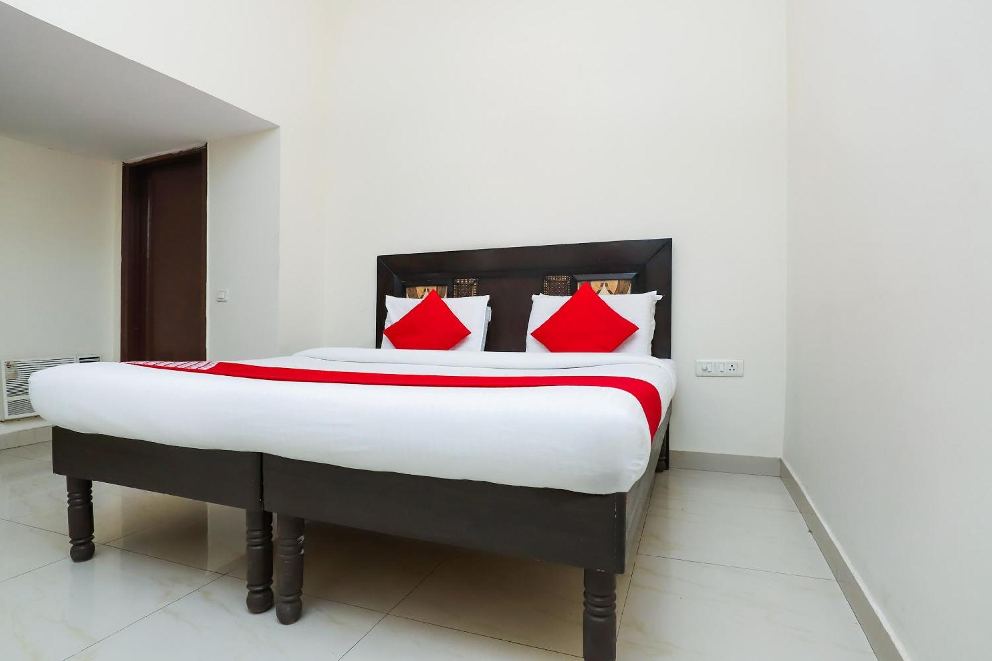 O Shiv Shakti Near Kamal Cinema Hotel 3*