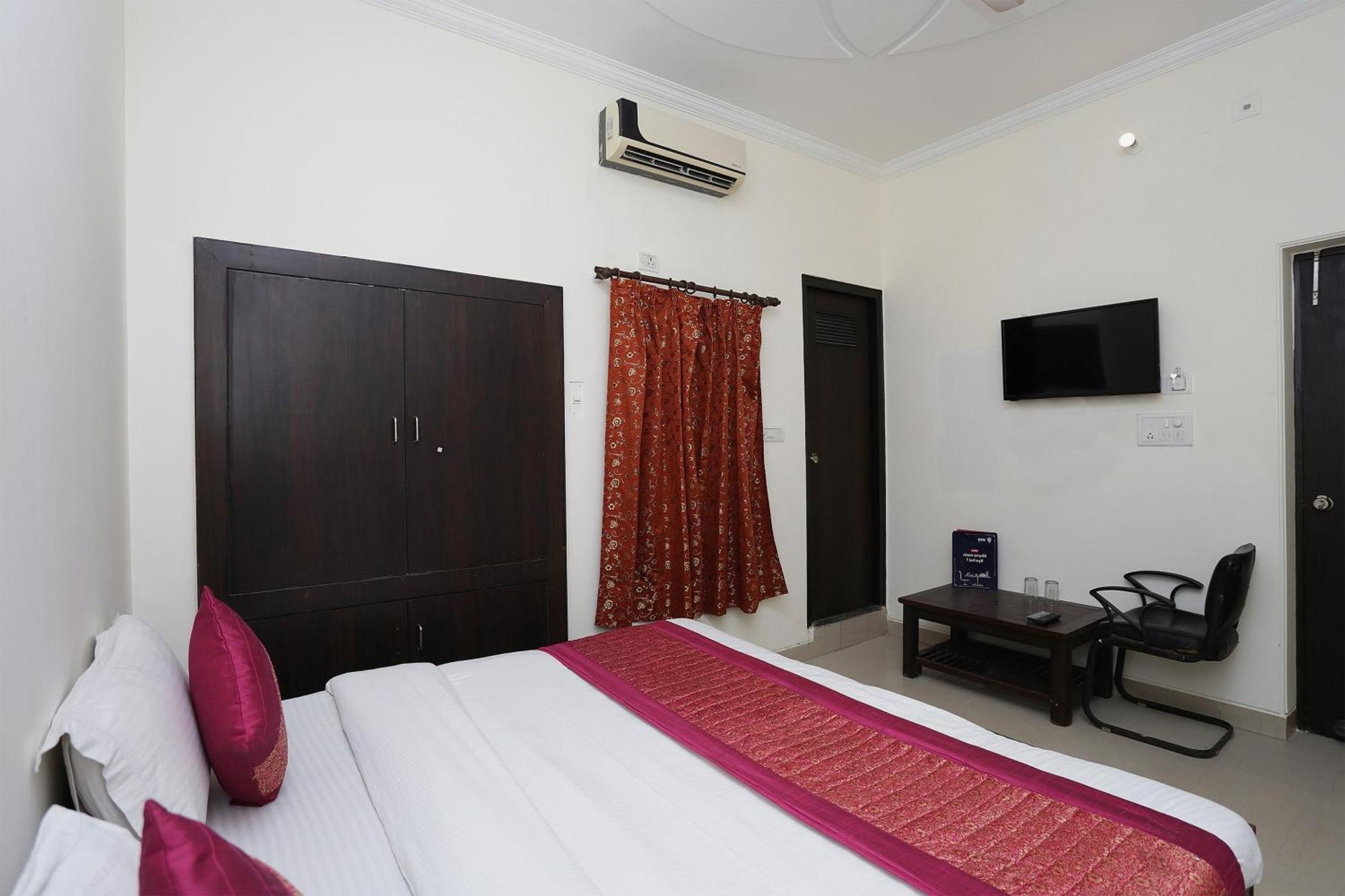 O Lite Near Delhi Airport Hotel