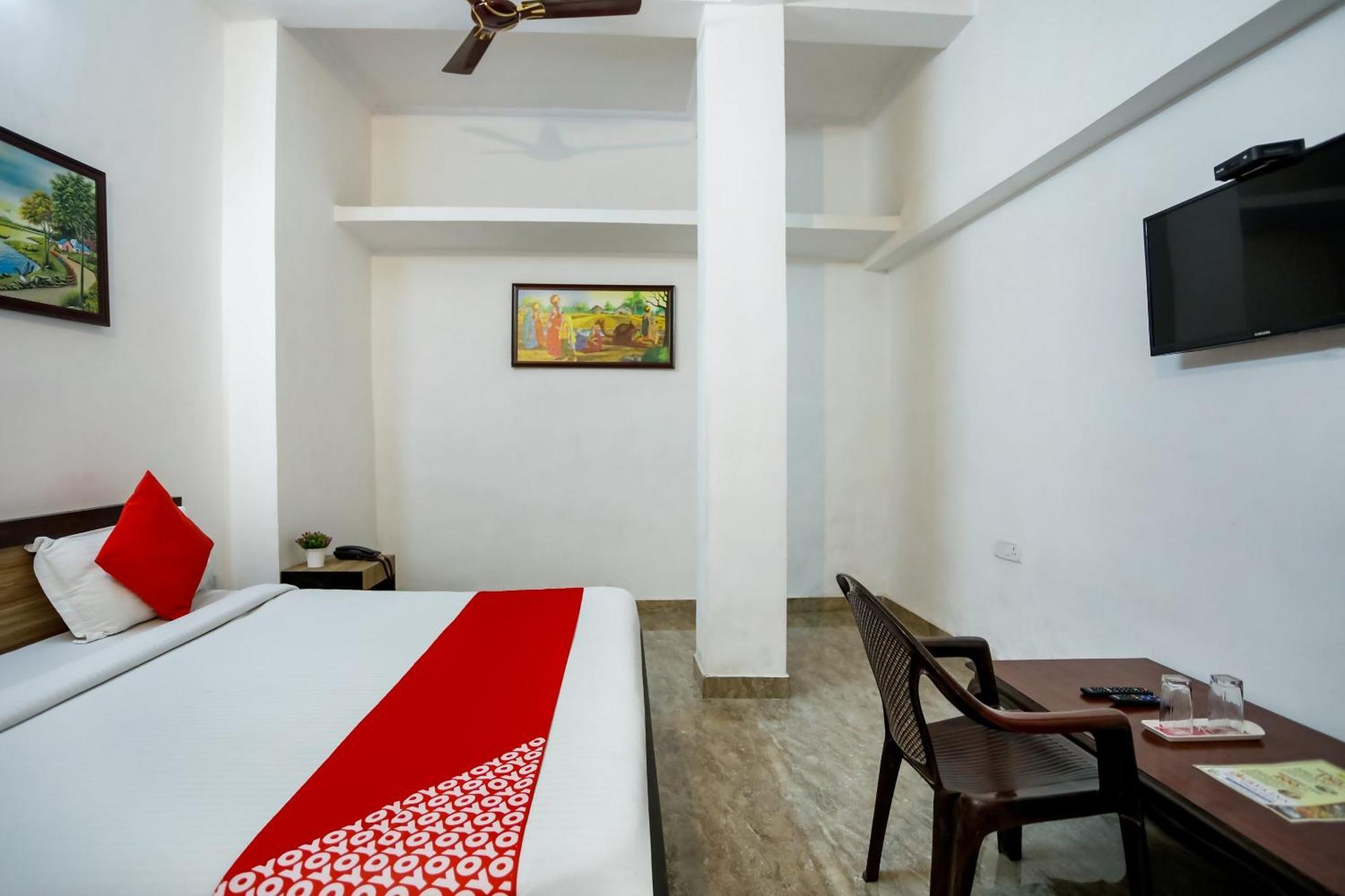 Hotel O Surya 3*