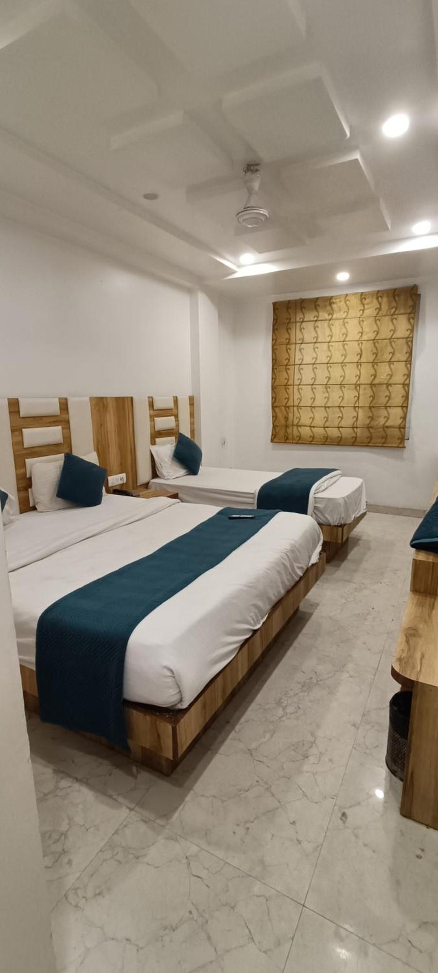 Hotel Awesome International 3*