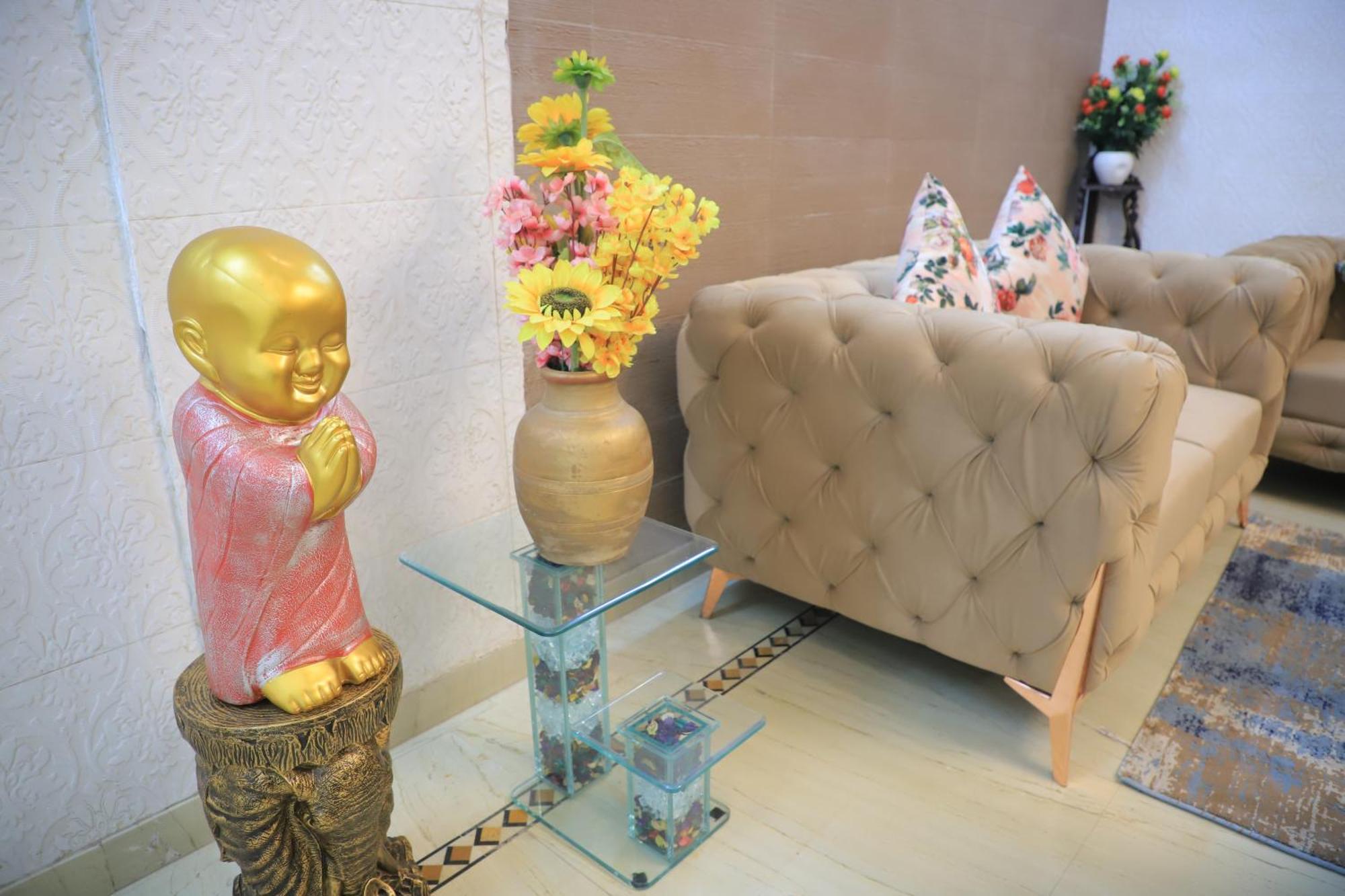 Fortune Service 3bhk , D-198 Saket *