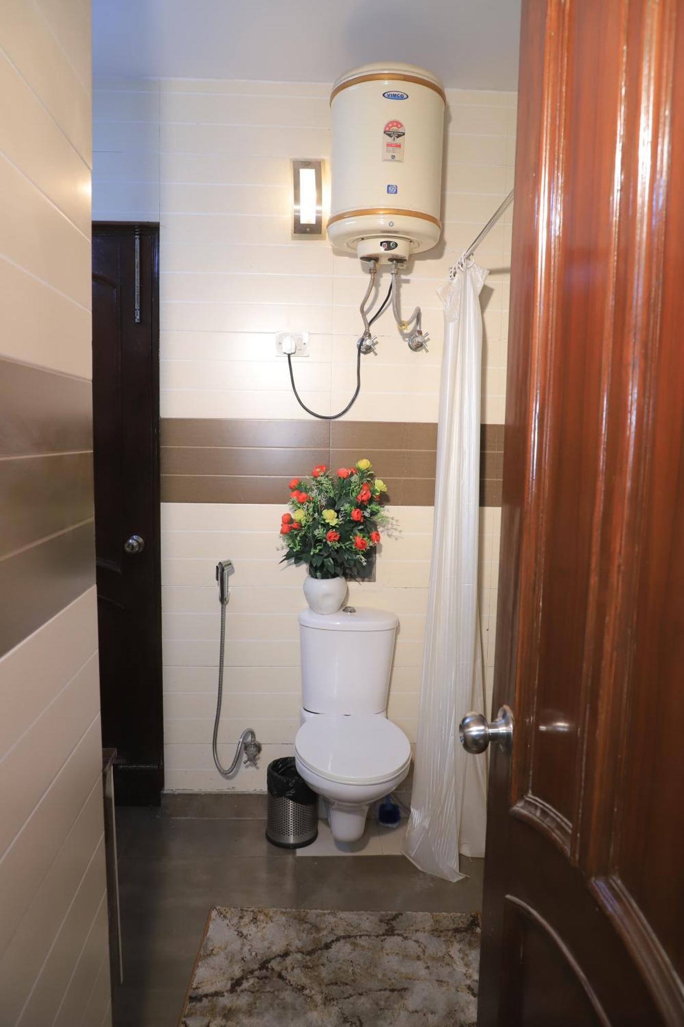 Fortune Service 3bhk , D-198 Saket Nova Deli