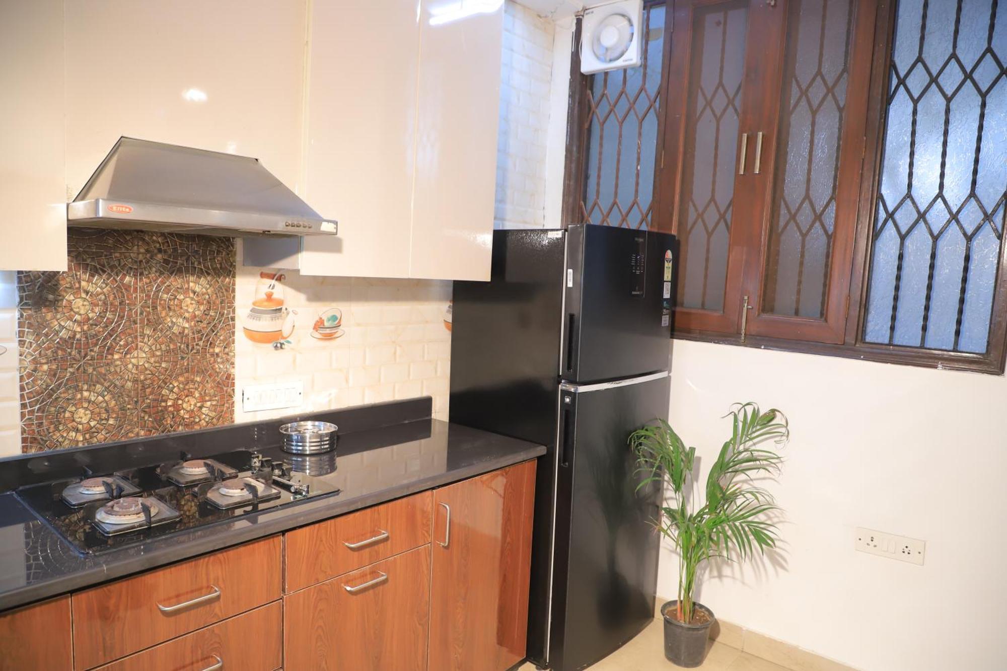 Fortune Service 3bhk , D-198 Saket
