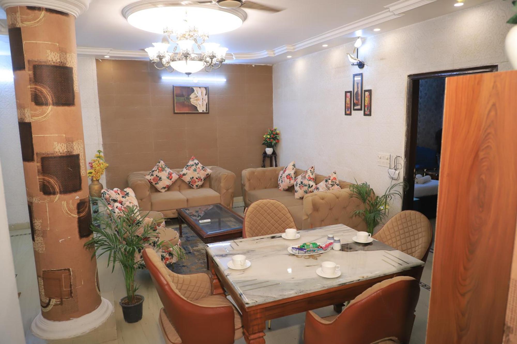 Fortune Service 3bhk , D-198 Saket *