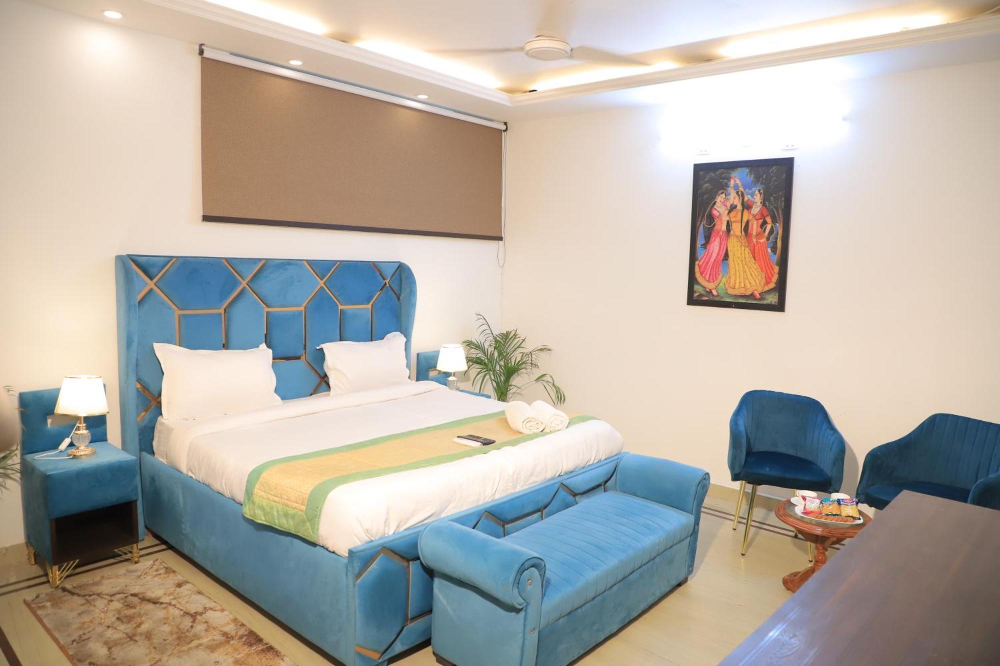 Fortune Service 3bhk , D-198 Saket Nova Deli