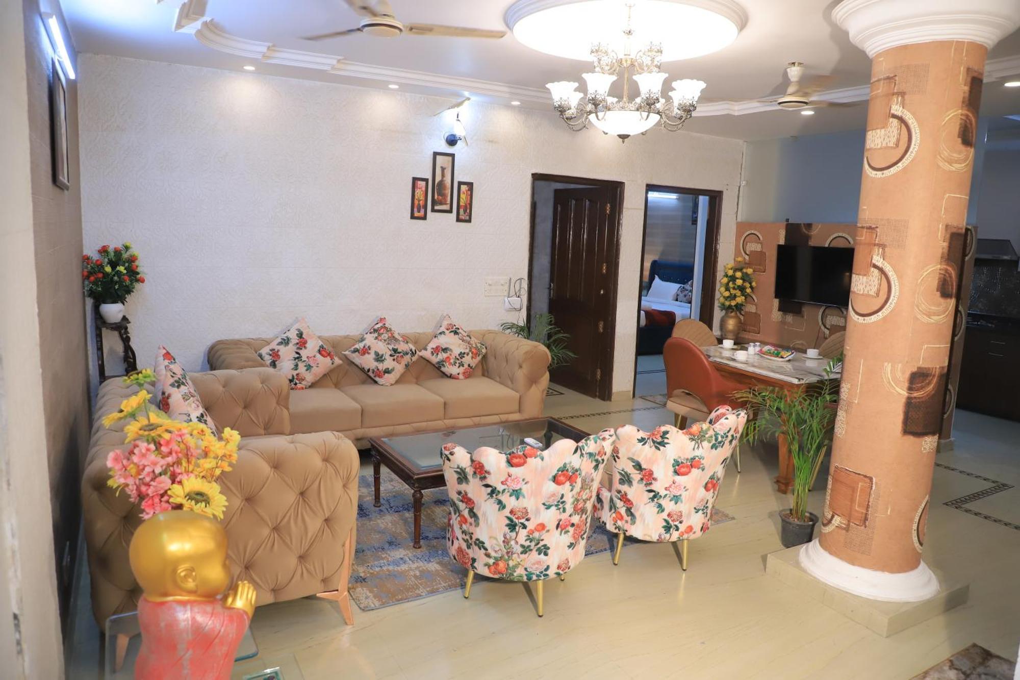 Fortune Service 3bhk , D-198 Saket