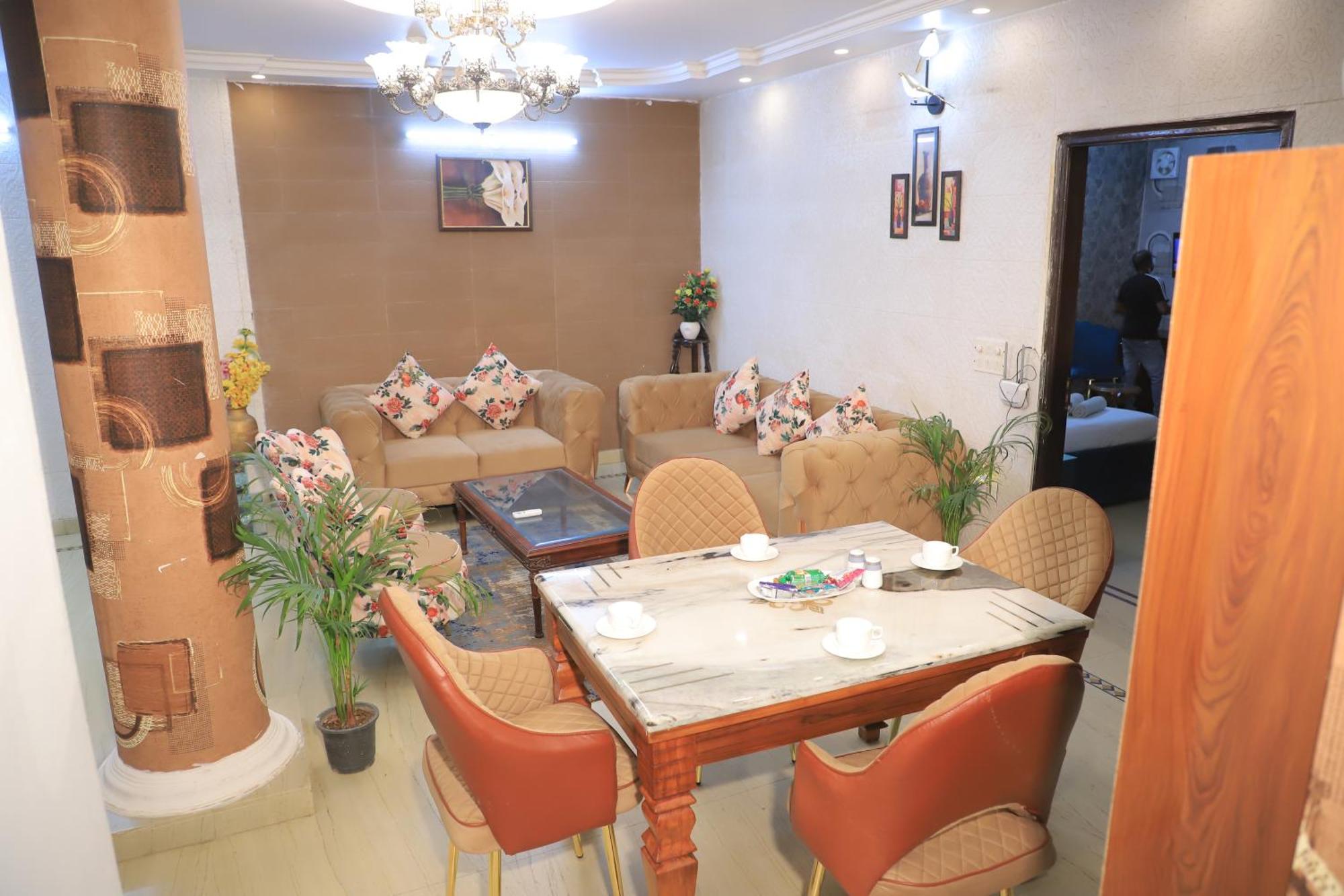 Fortune Service 3bhk , D-198 Saket Apartamento