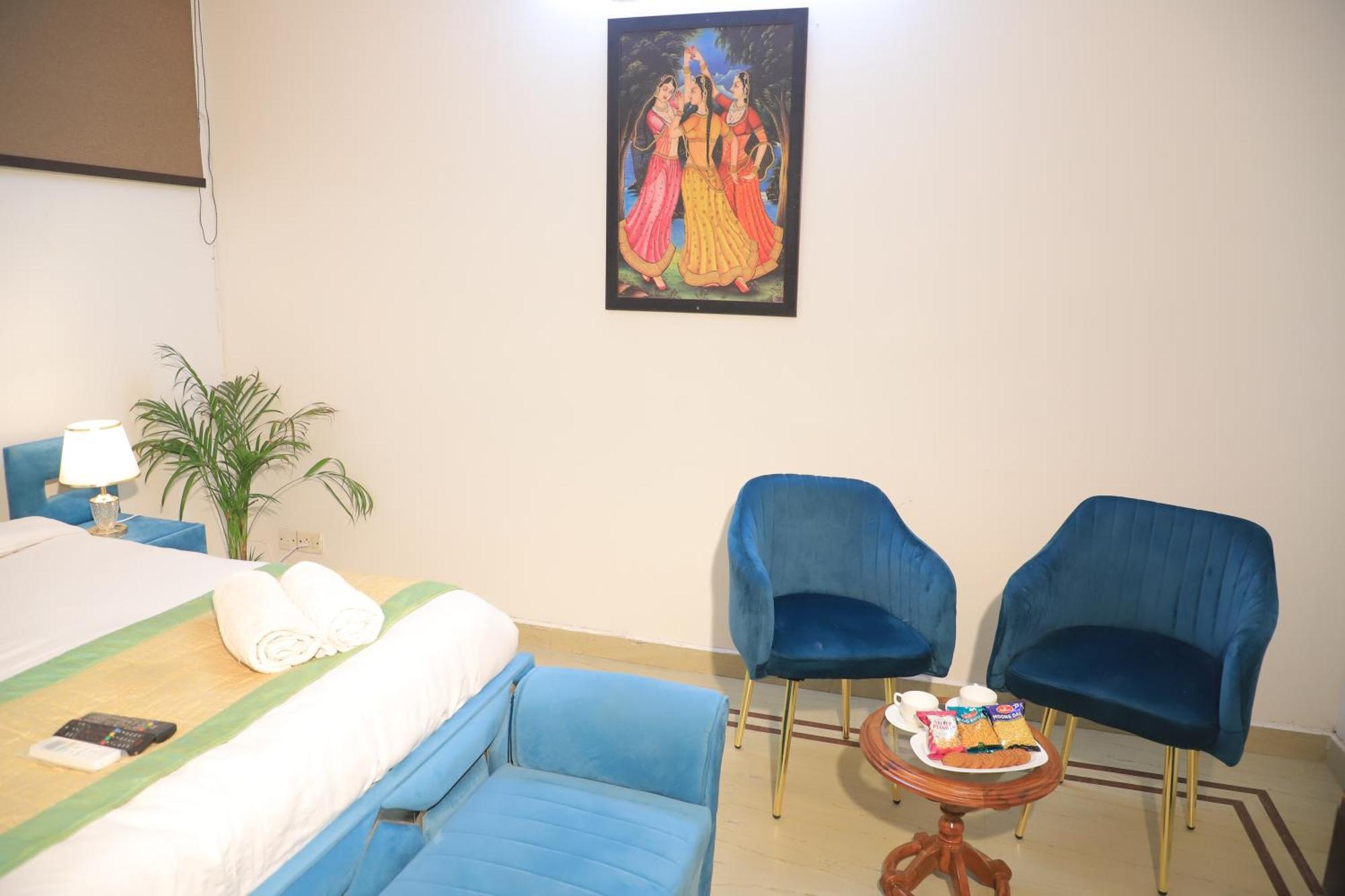 Apartment Fortune Service 3bhk , D-198 Saket