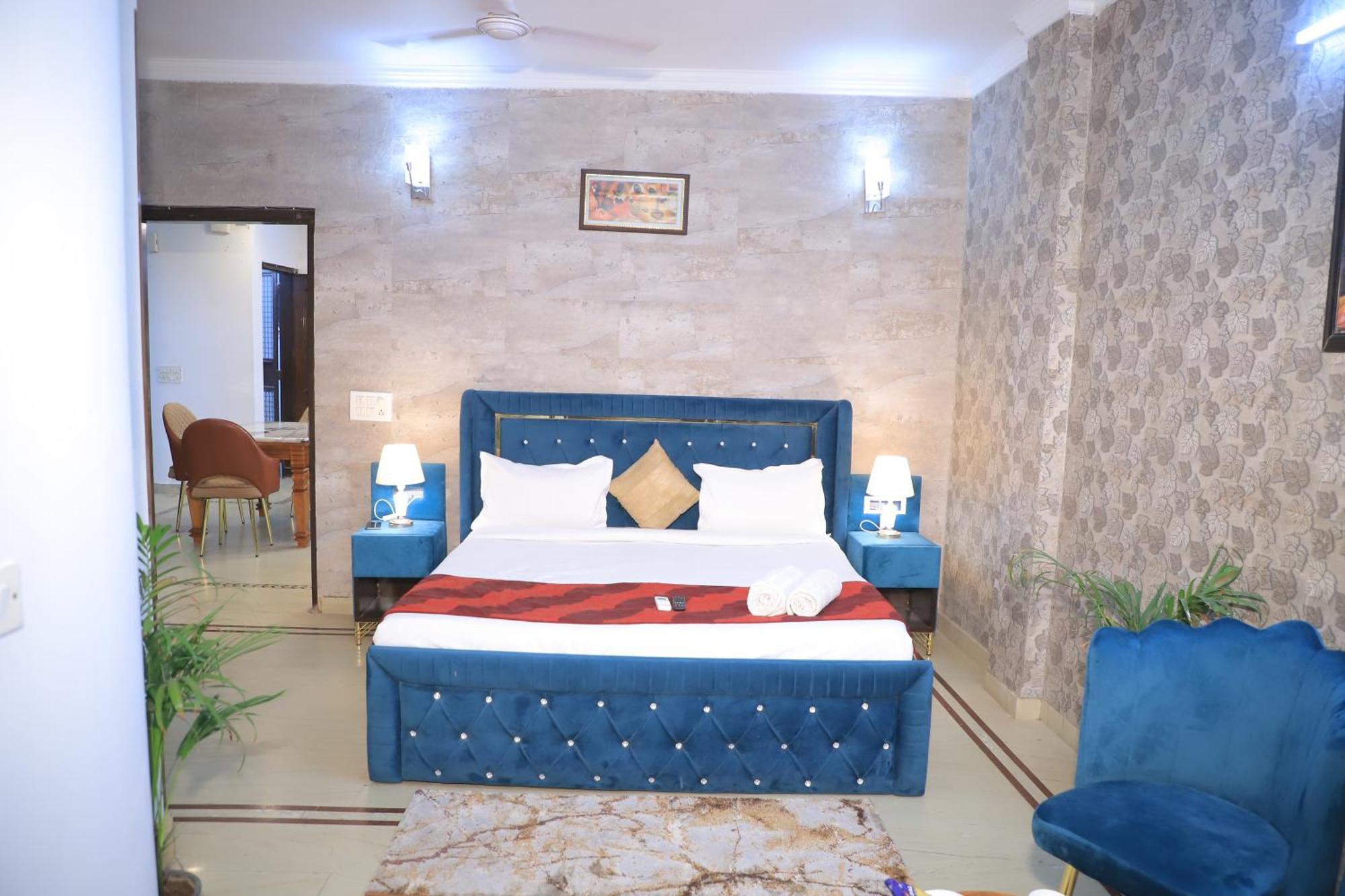 Fortune Service 3bhk , D-198 Saket