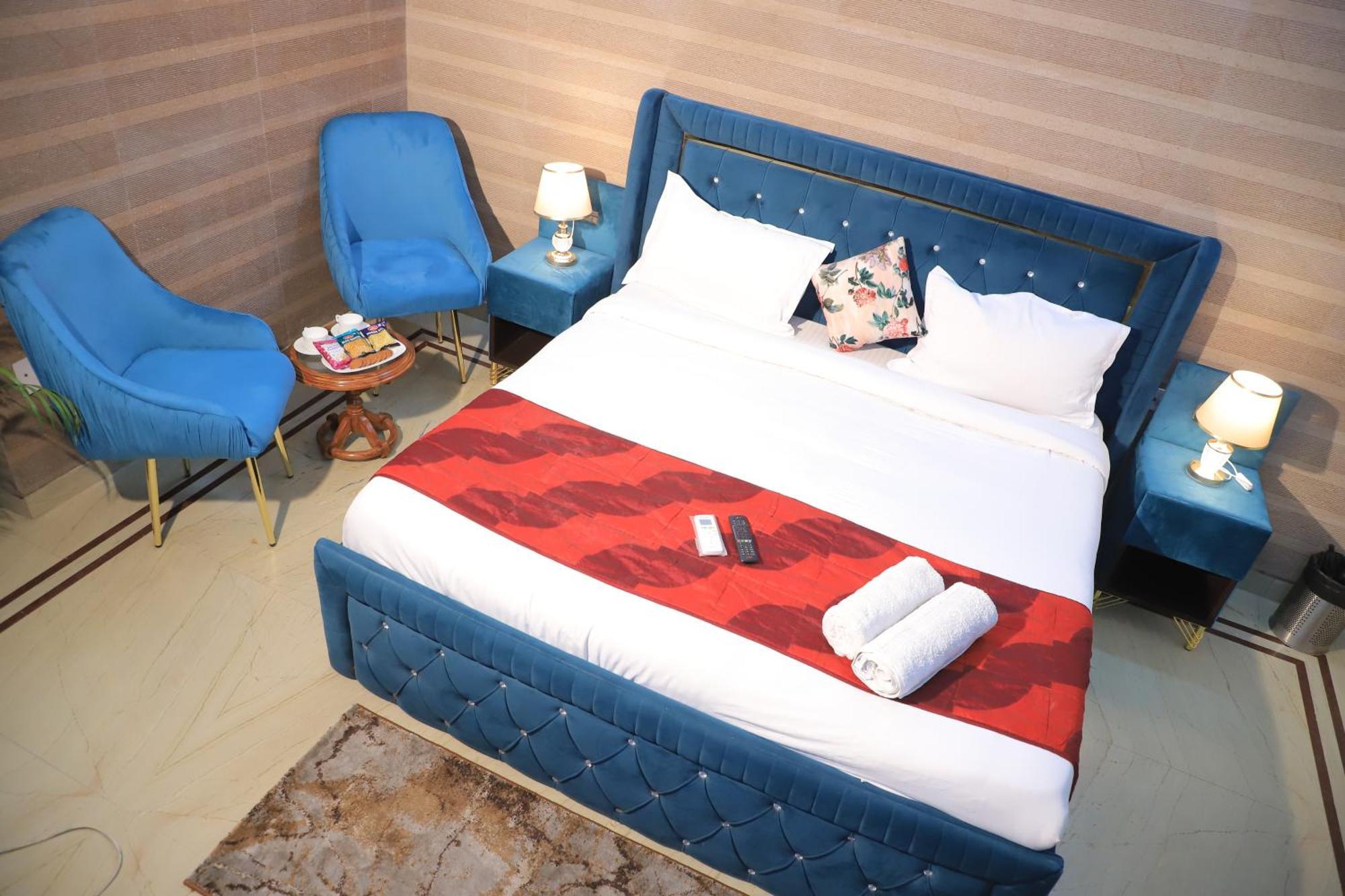 Fortune Service 3bhk , D-198 Saket Apartamento