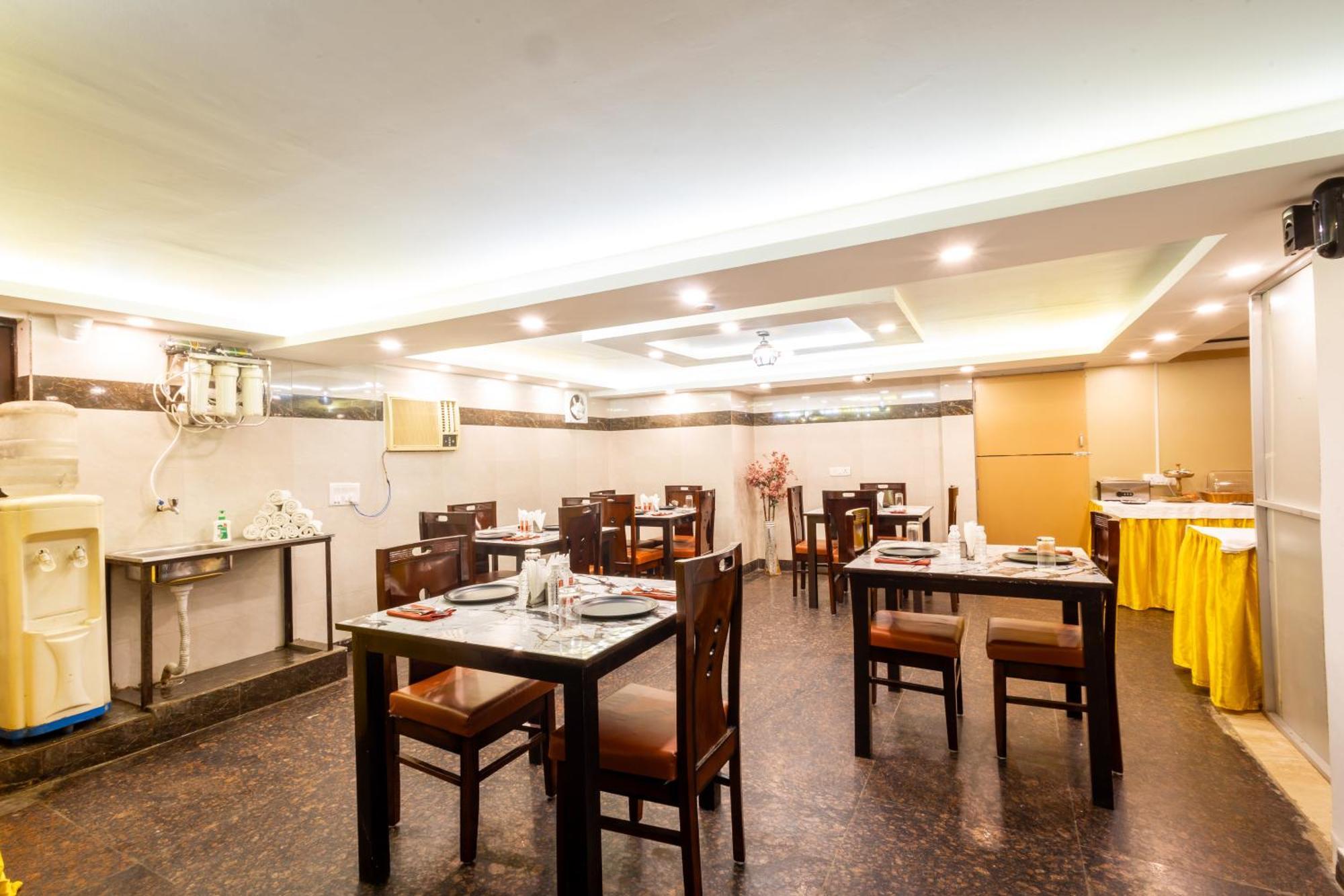 The Gold - Karol Bagh 3*