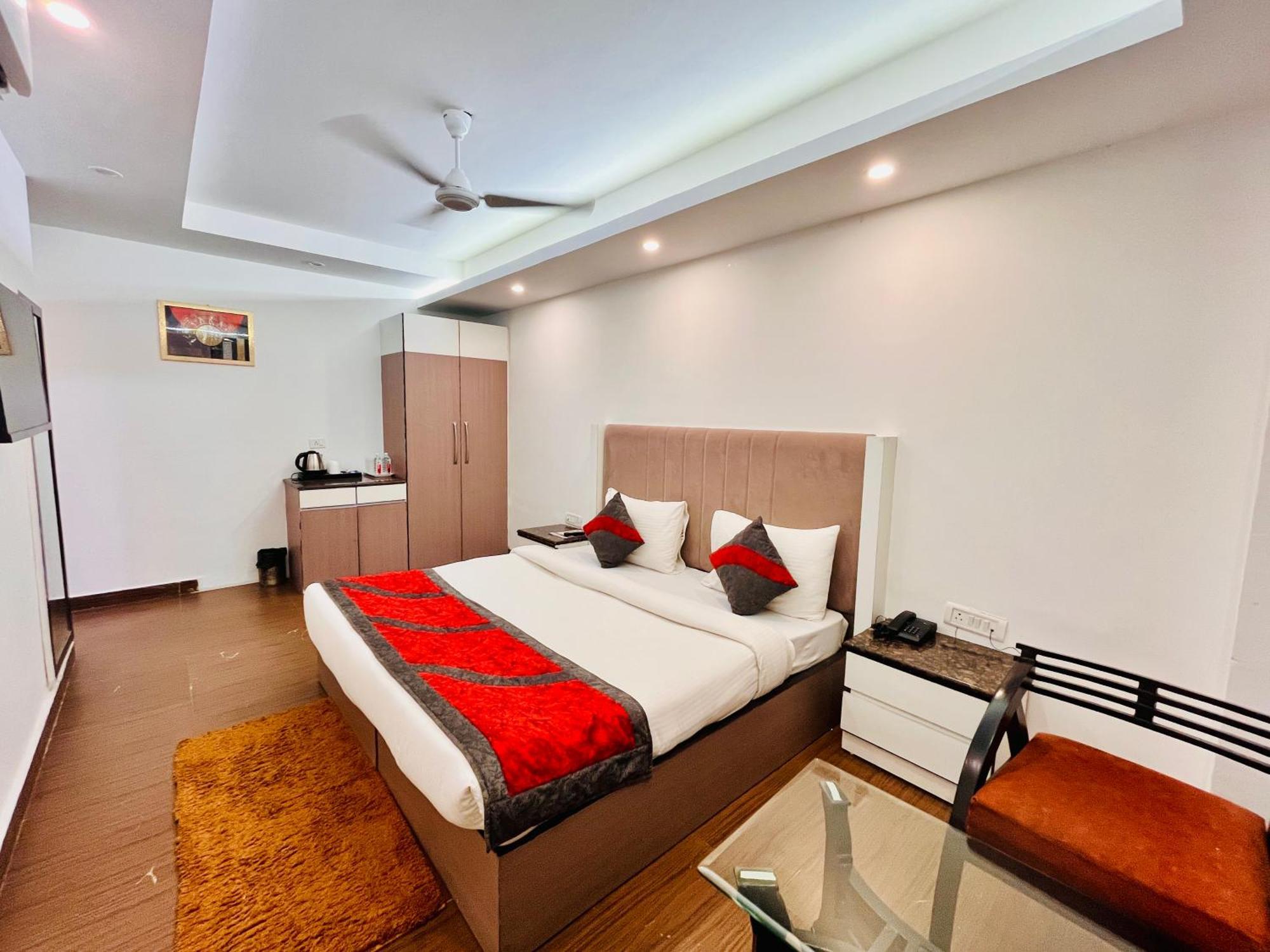 The Gold - Karol Bagh Hotel 3*
