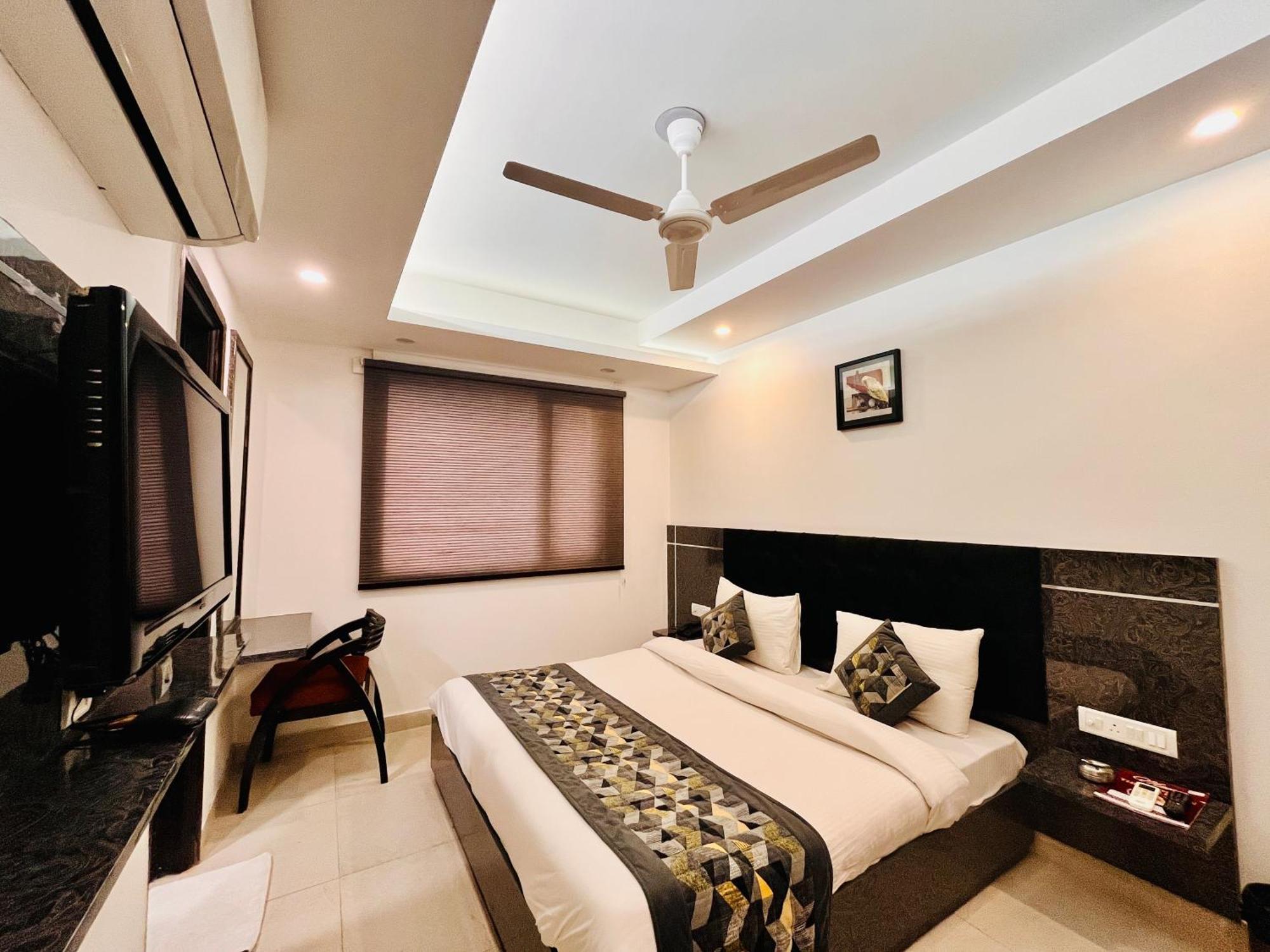 The Gold - Karol Bagh 3*