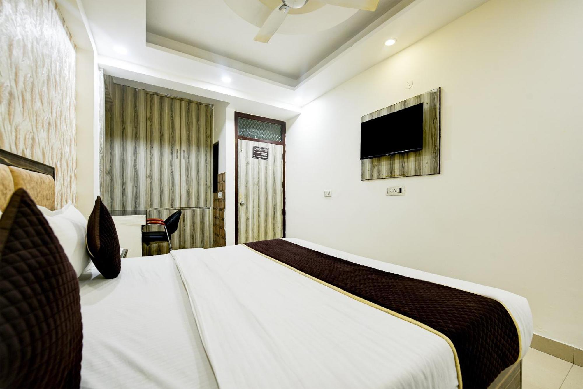 Lookout Delhi Igi Airport Hotel New Delhi