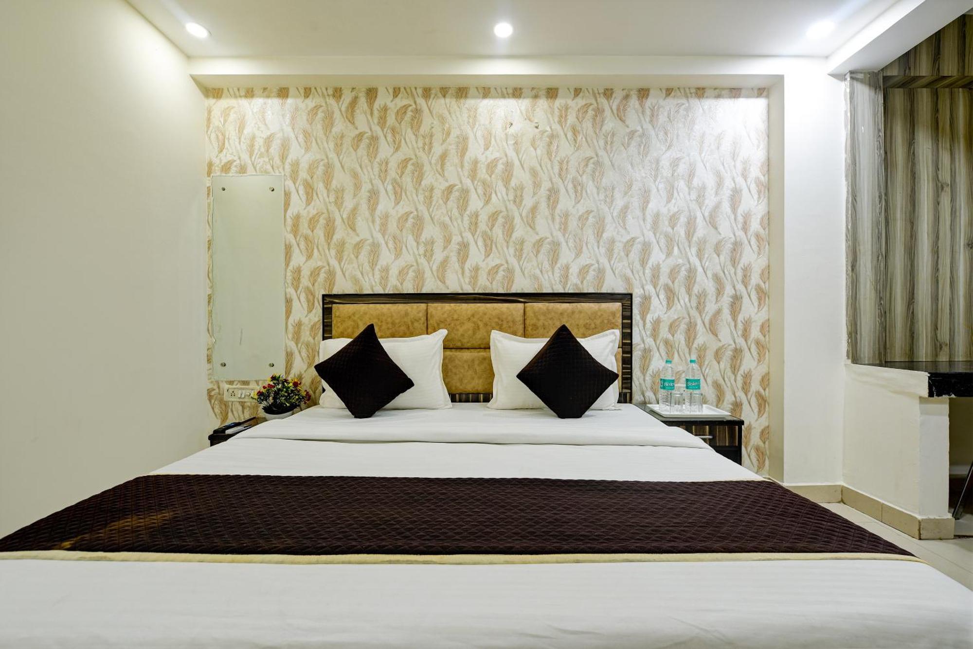 Lookout Delhi Igi Airport 4*