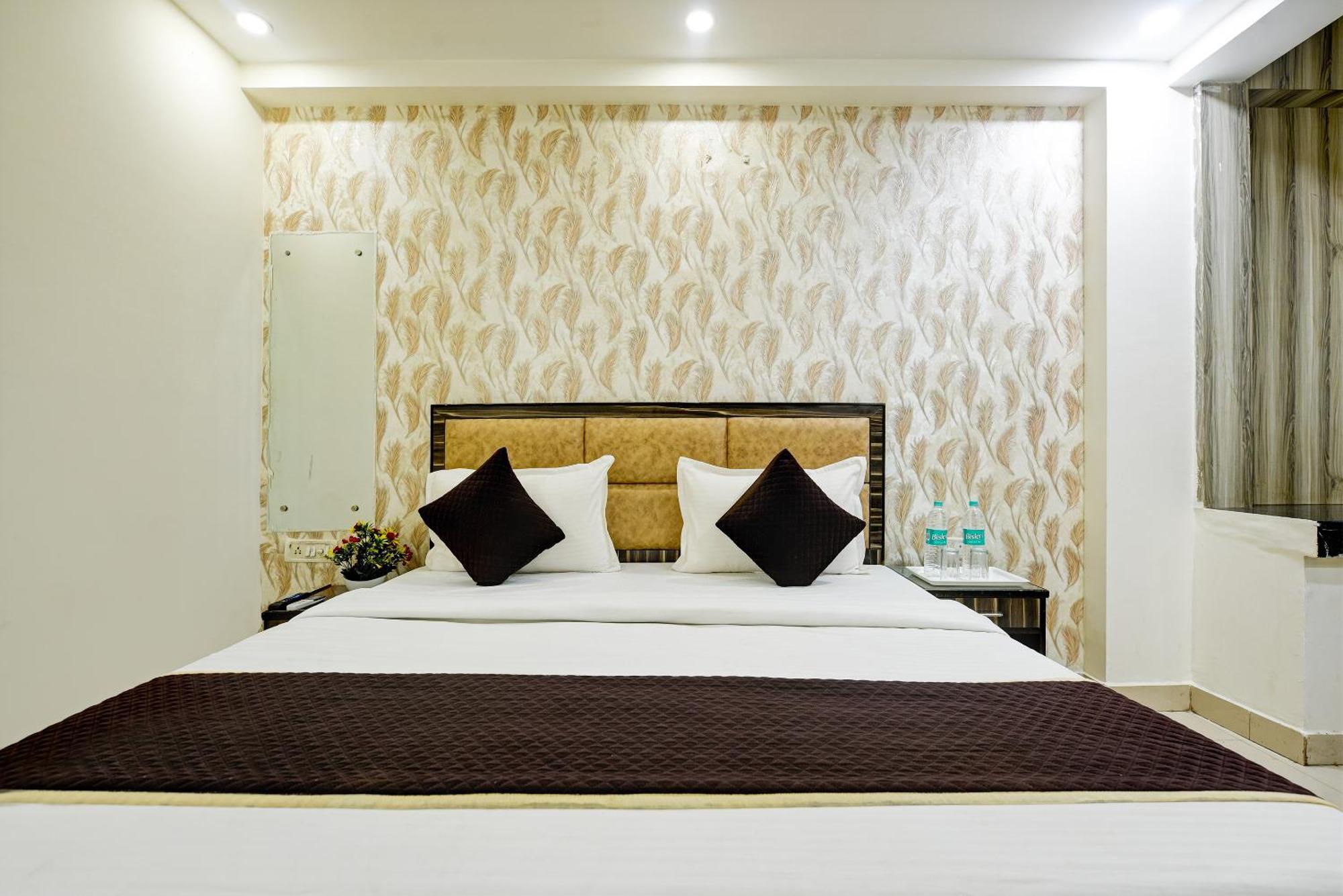 Lookout Delhi Igi Airport Hotel 4*
