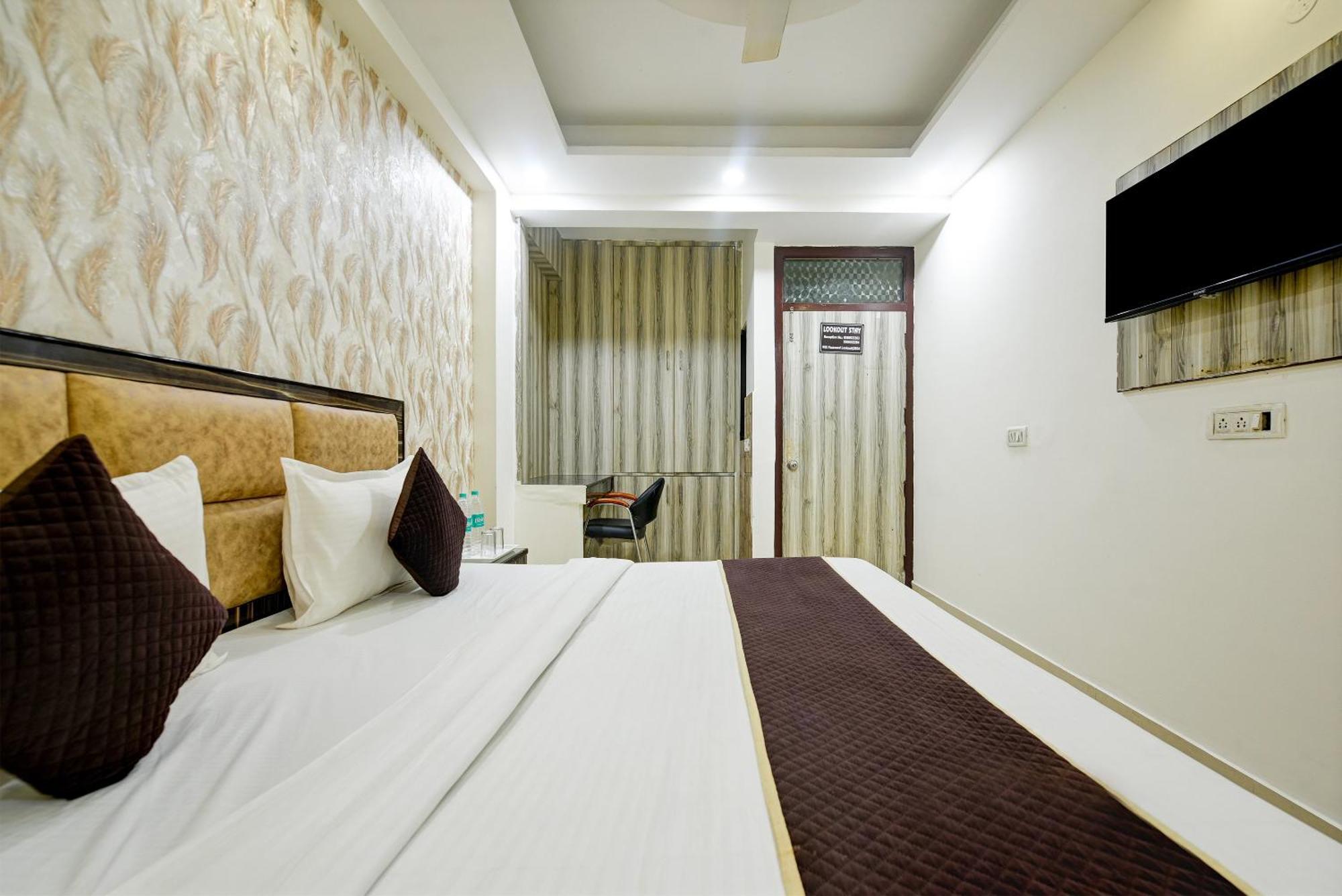 Hotel Lookout Delhi Igi Airport 4*