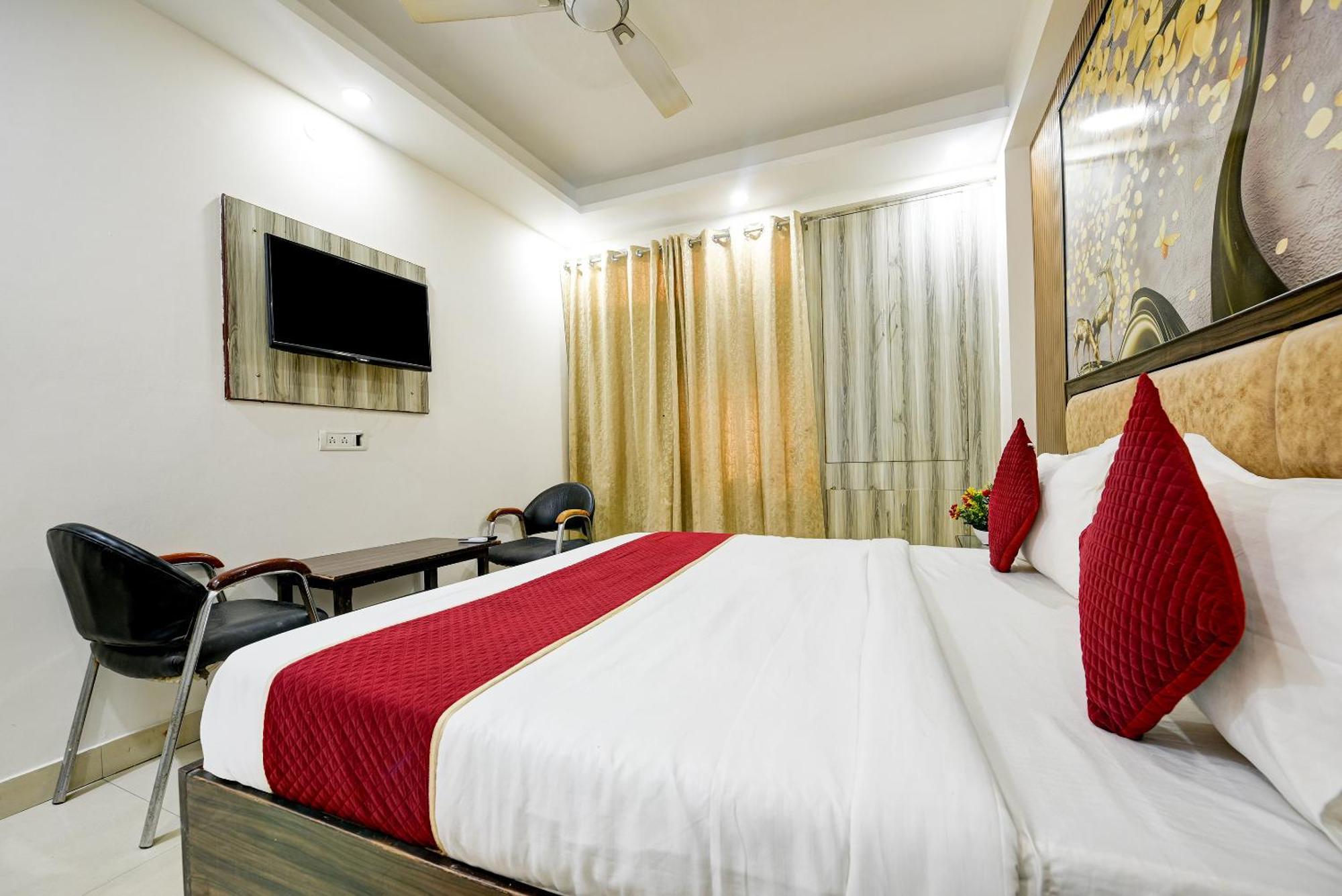 Lookout Delhi Igi Airport 4*