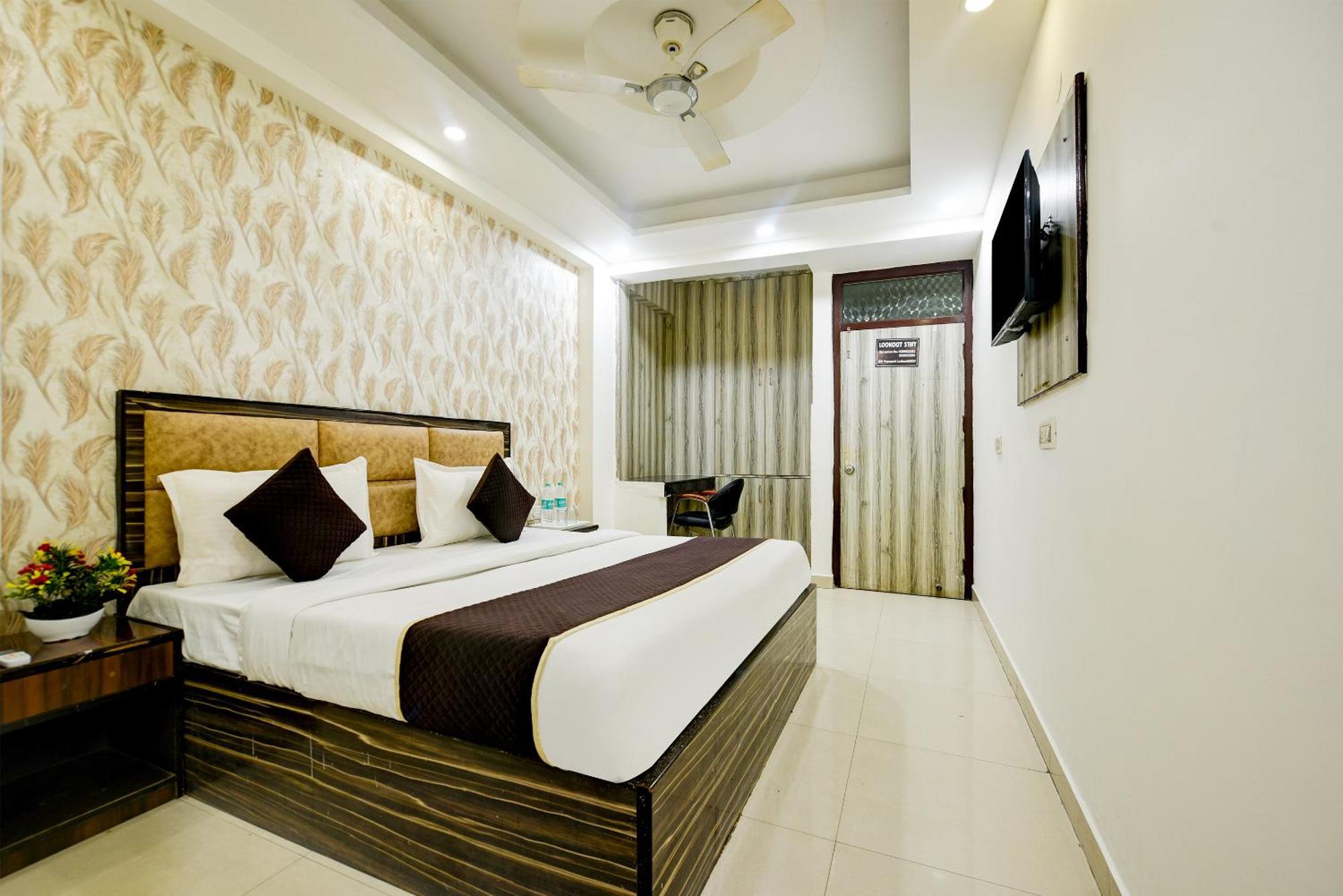 Lookout Delhi Igi Airport Hotel New Delhi