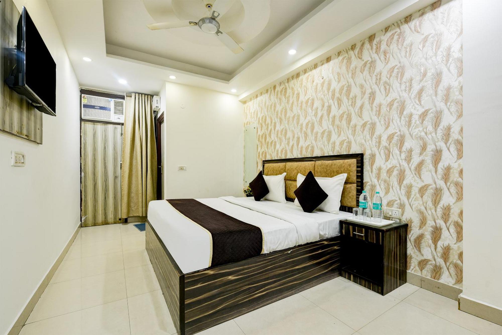 Lookout Delhi Igi Airport 4* New Delhi