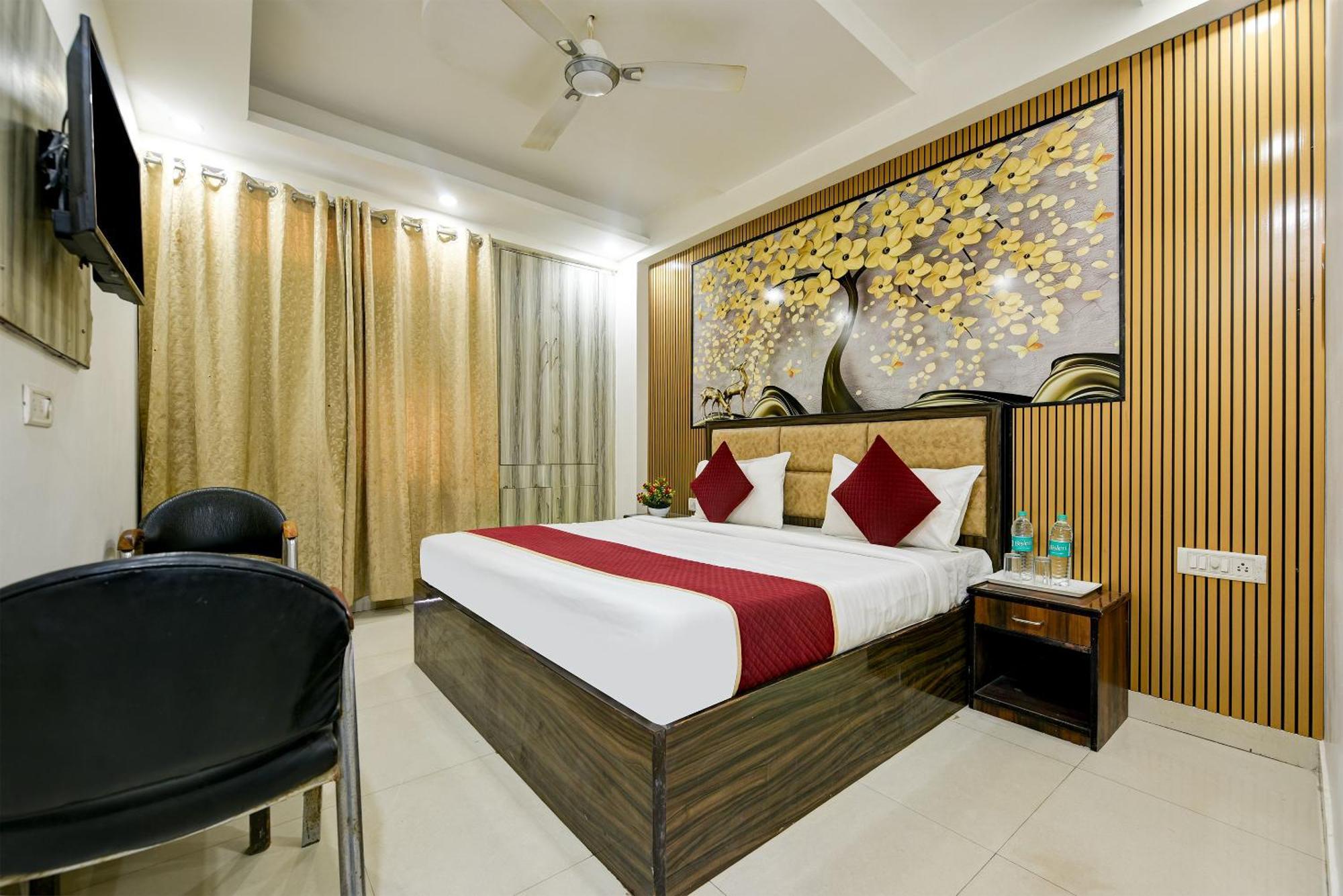 Hotel Lookout Delhi Igi Airport 4*