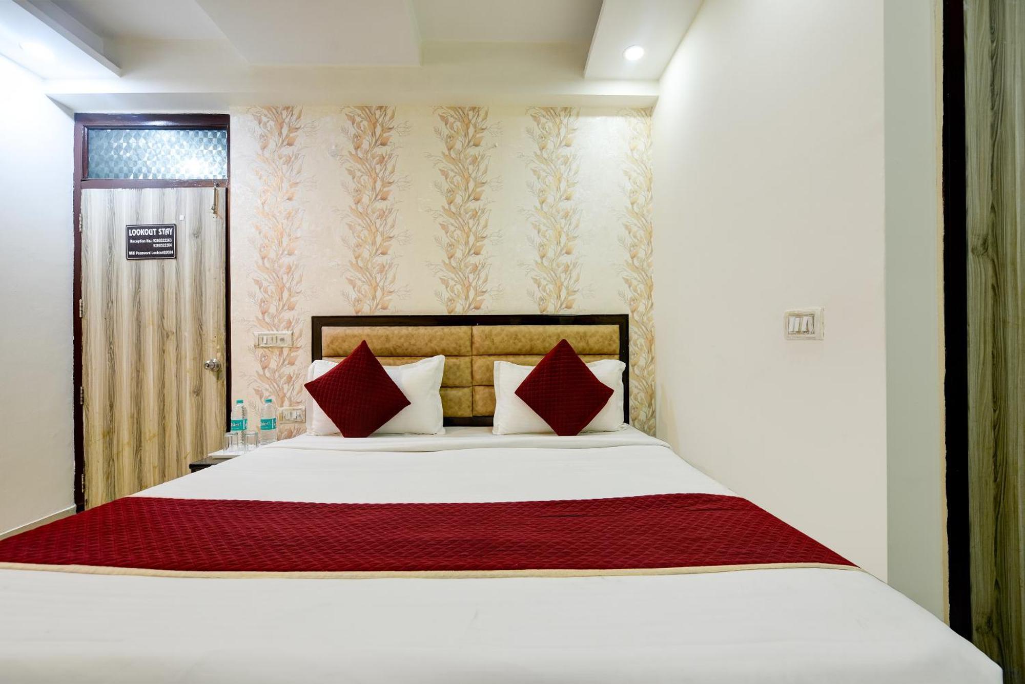 Lookout Delhi Igi Airport 4* New Delhi