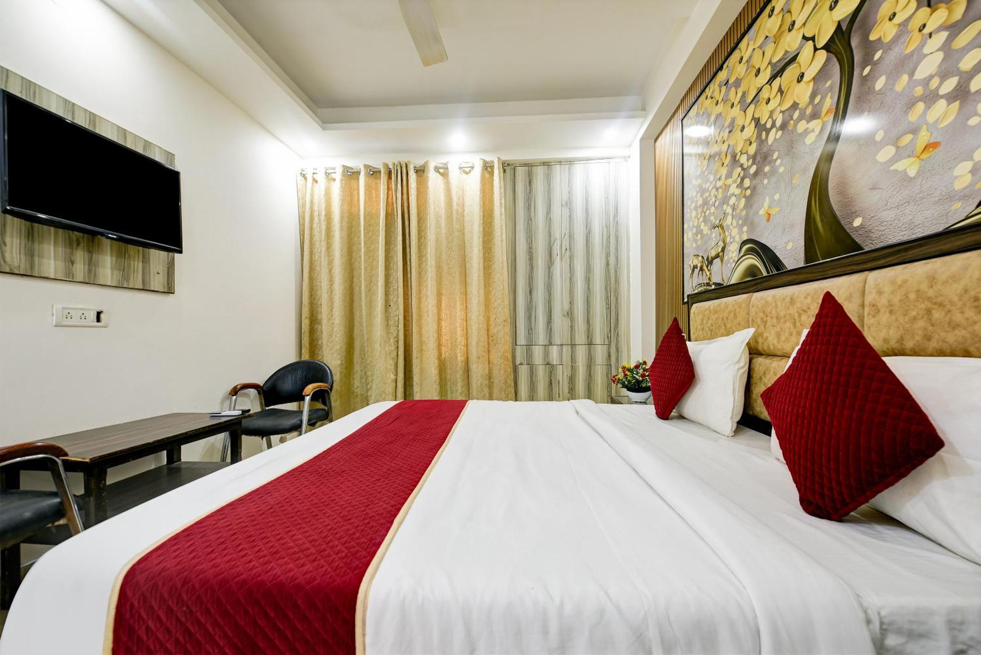Hotel Lookout Delhi Igi Airport 4*