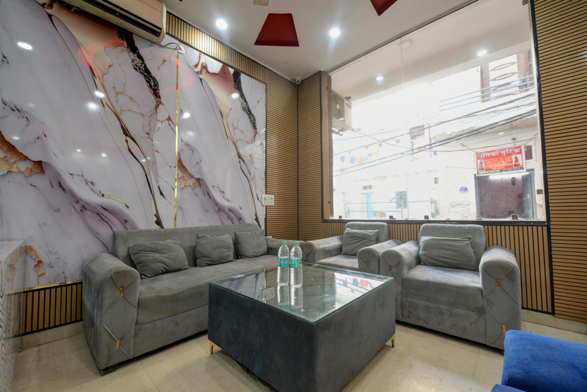 Lookout Delhi Igi Airport 4*