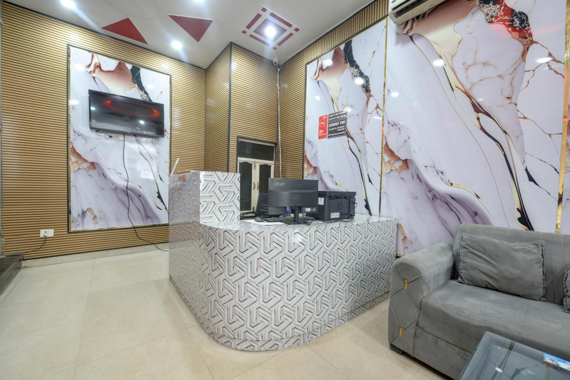 Lookout Delhi Igi Airport 4* New Delhi