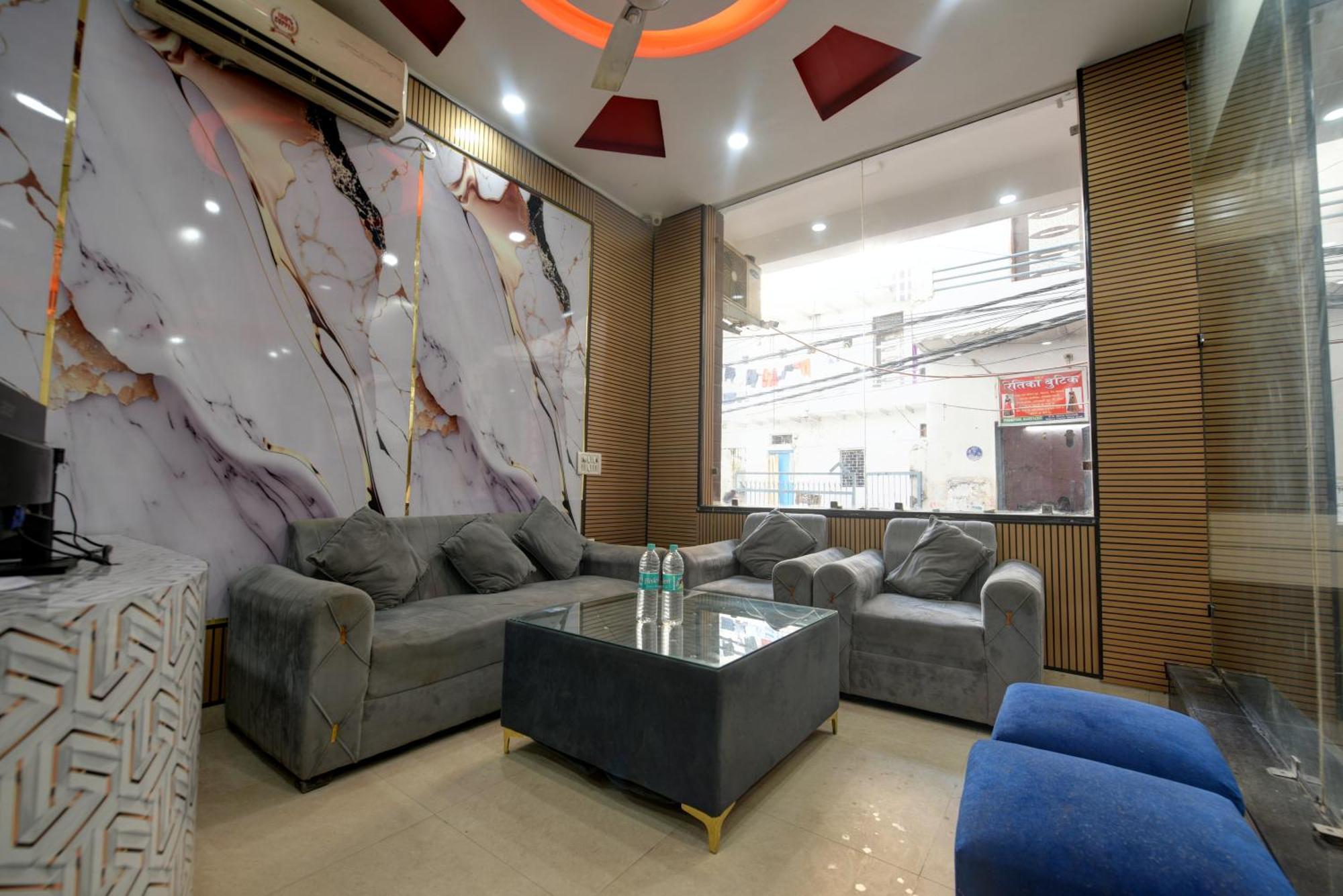 Lookout Delhi Igi Airport 4* New Delhi