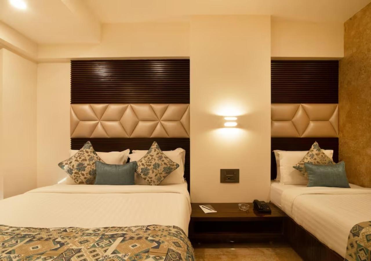 Seven Near Delhi Airport Hotel *