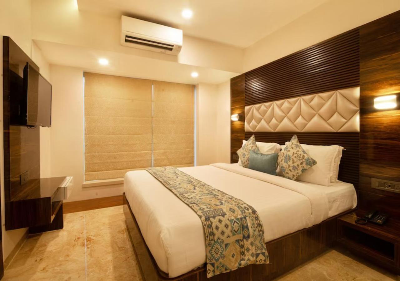 Seven Near Delhi Airport Hotel