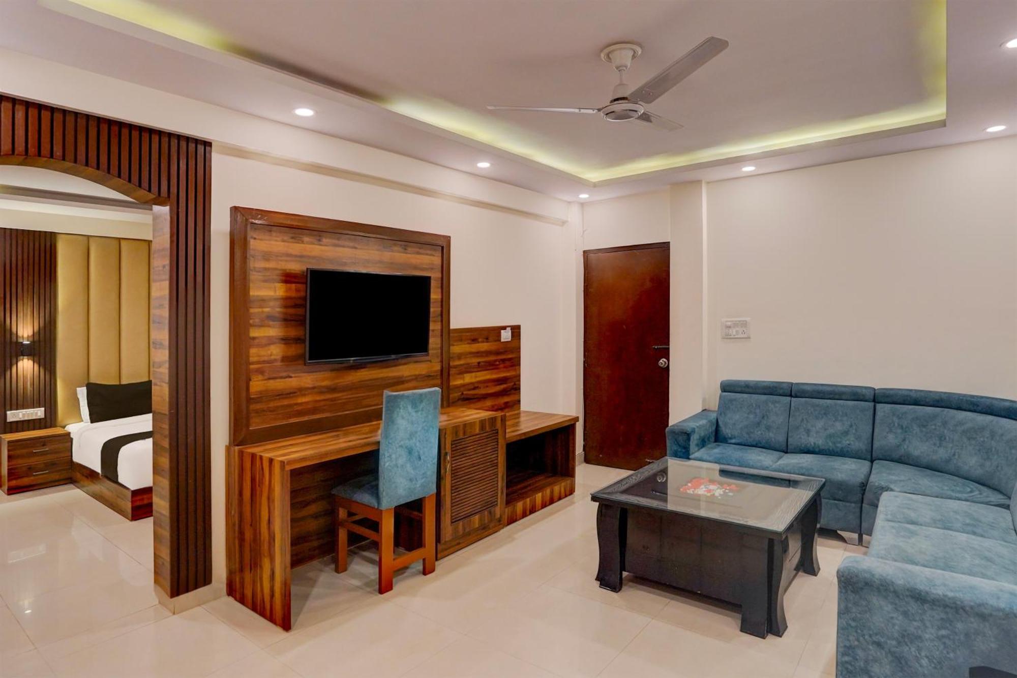 Hotel Seven Near Delhi Airport *