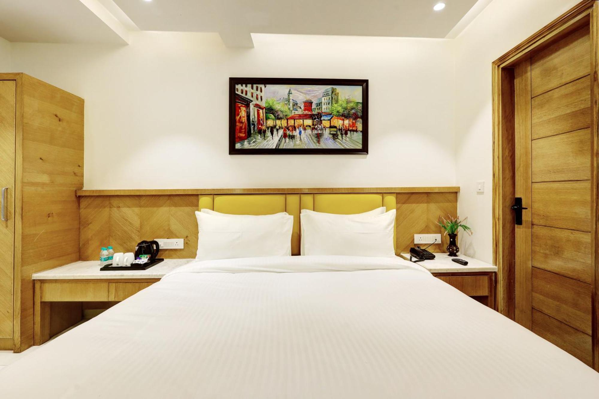 Namaste Hindustan Just A Minute Away From Railway Station And Connaught Place Hotel 4*