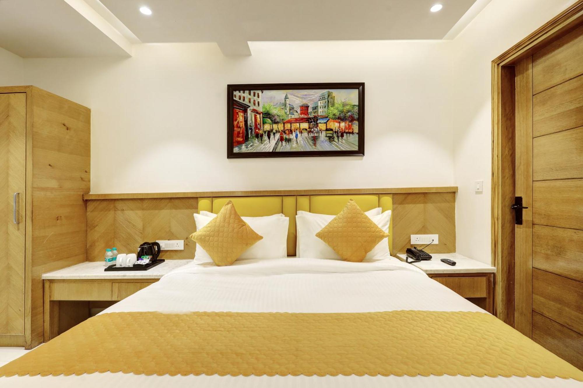Namaste Hindustan Just A Minute Away From Railway Station And Connaught Place Hotel