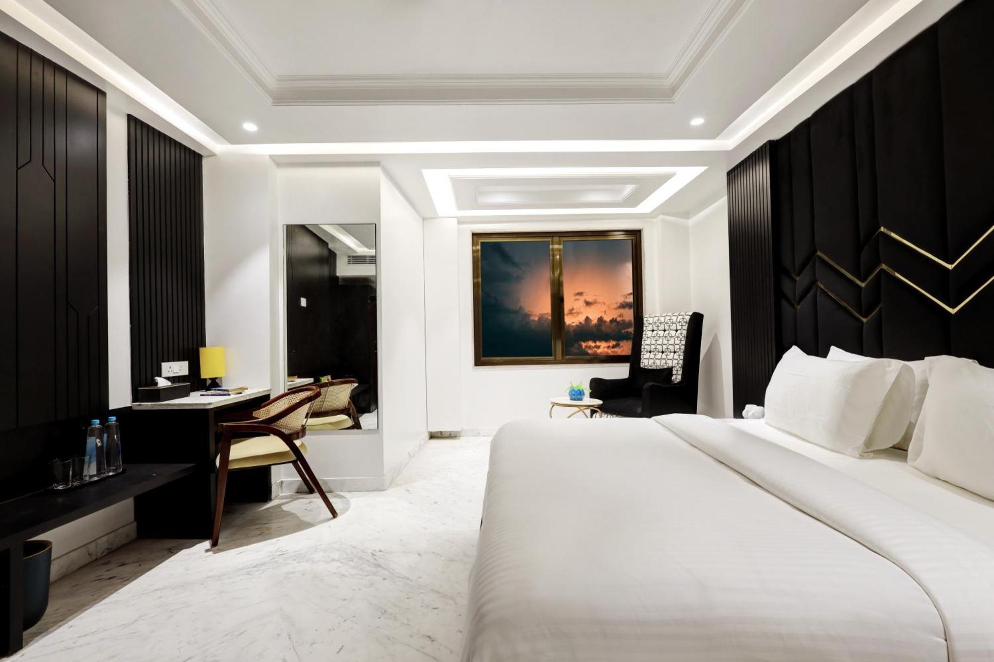 Namaste Hindustan Just A Minute Away From Railway Station And Connaught Place 4*