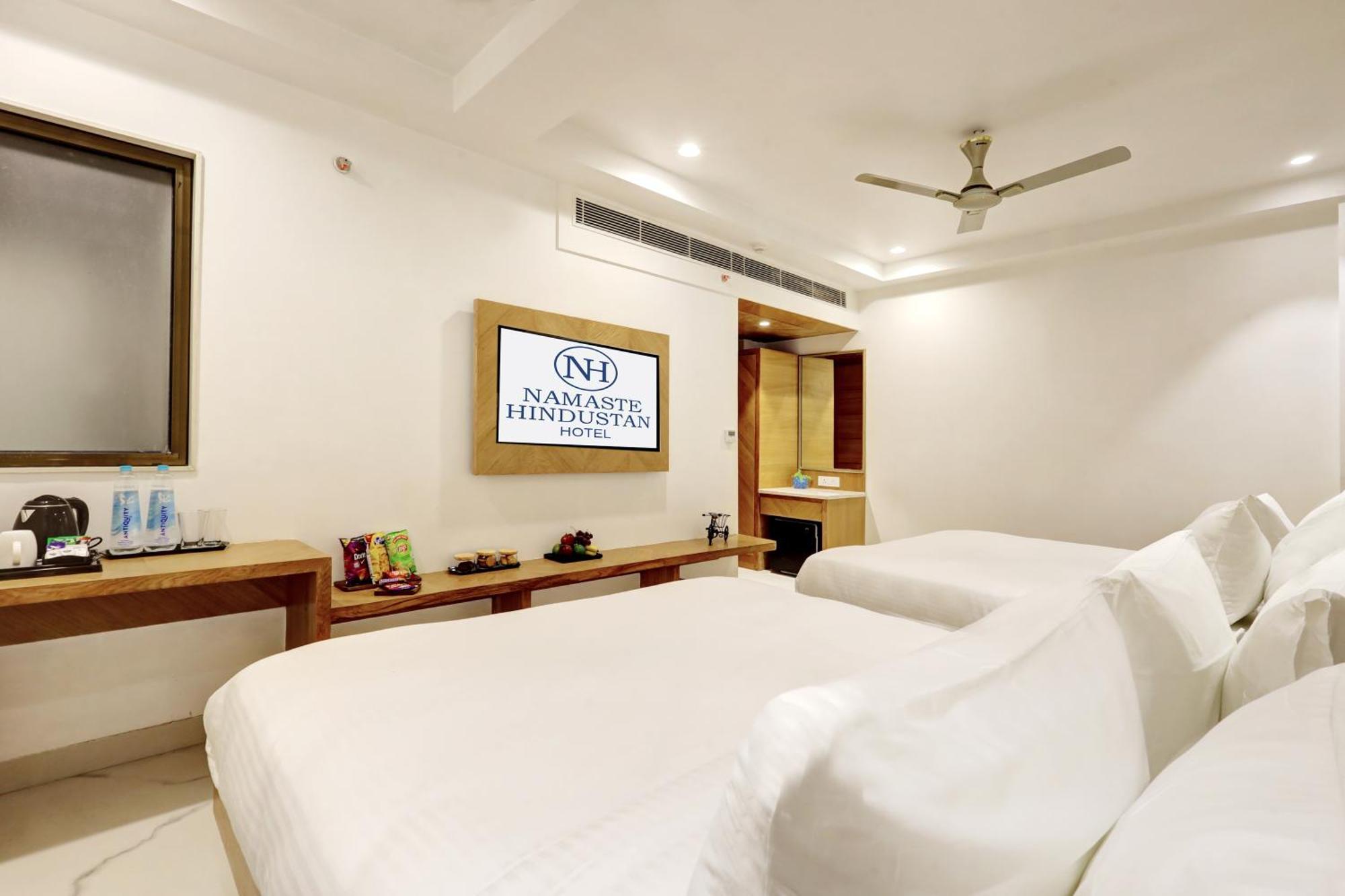 Hotel Namaste Hindustan Just A Minute Away From Railway Station And Connaught Place 4*