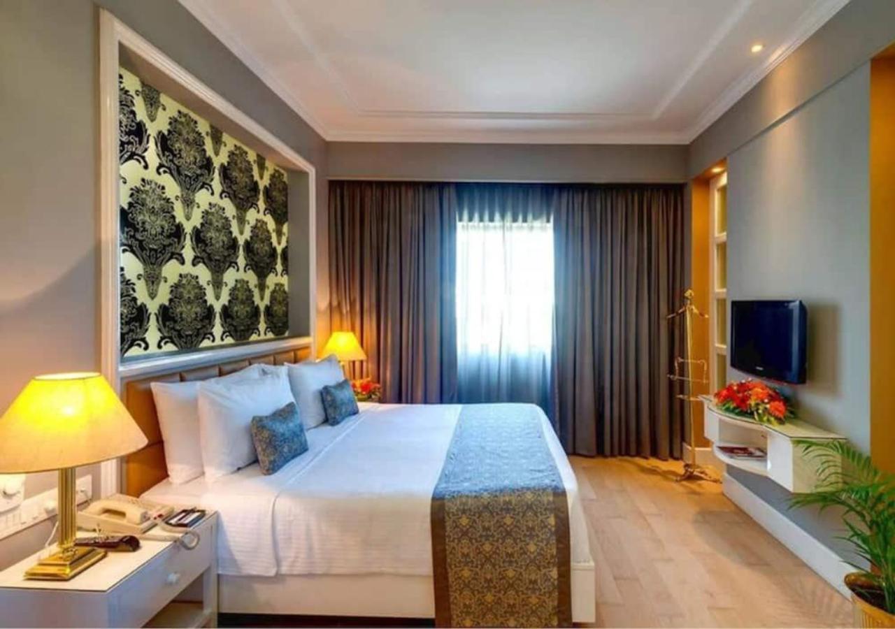 Hotel Seven Near Delhi Airport Nova Deli
